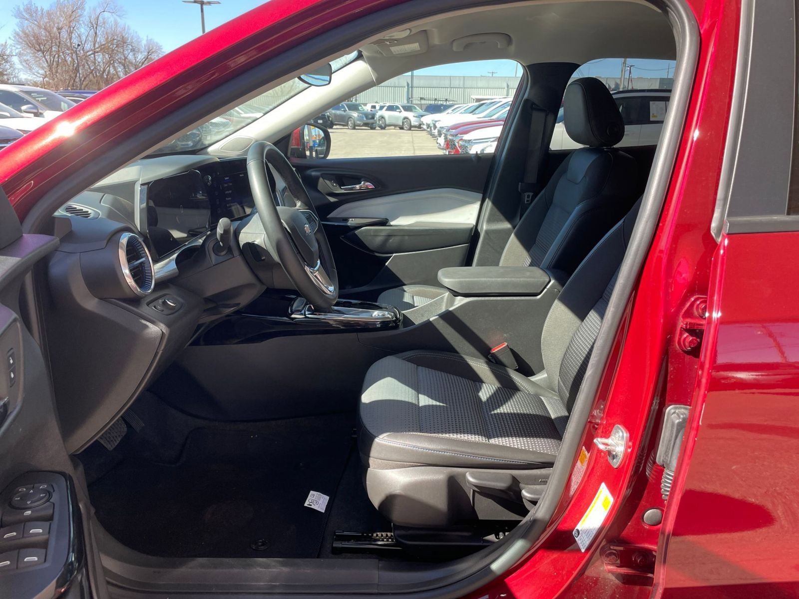 Thumbnail: 2025 Chevrolet Trax - 23