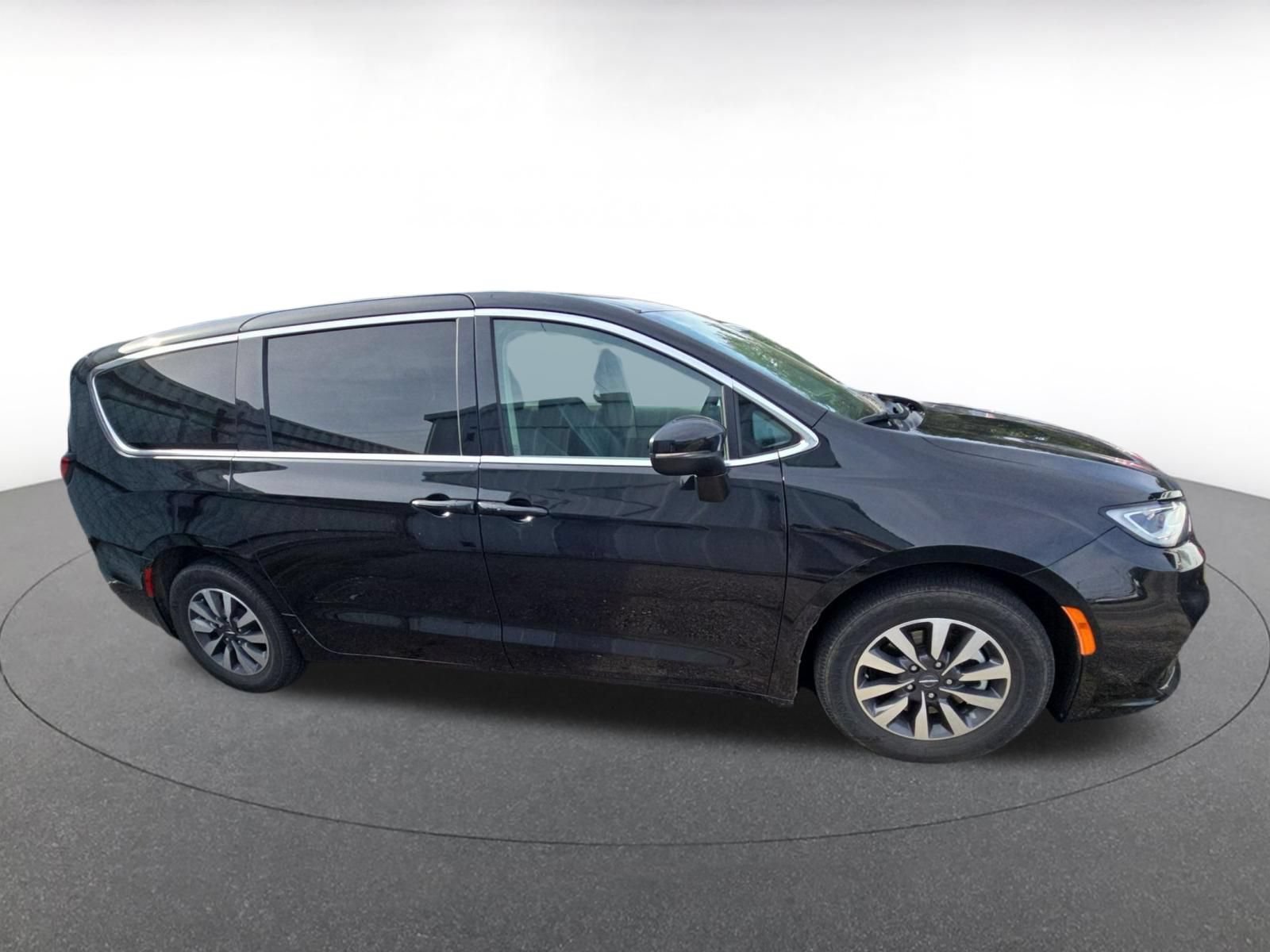 Thumbnail: 2023 Chrysler Pacifica - 7