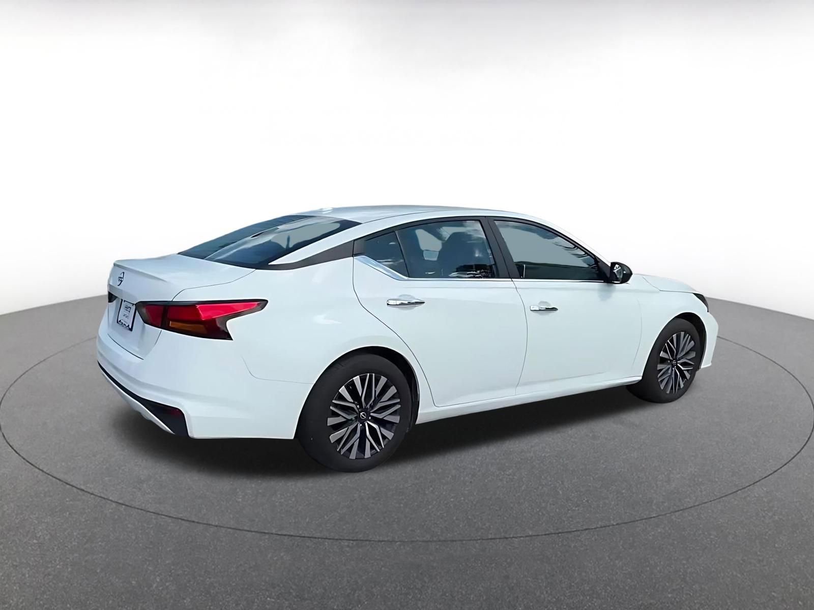 Thumbnail: 2025 Nissan Altima - 15