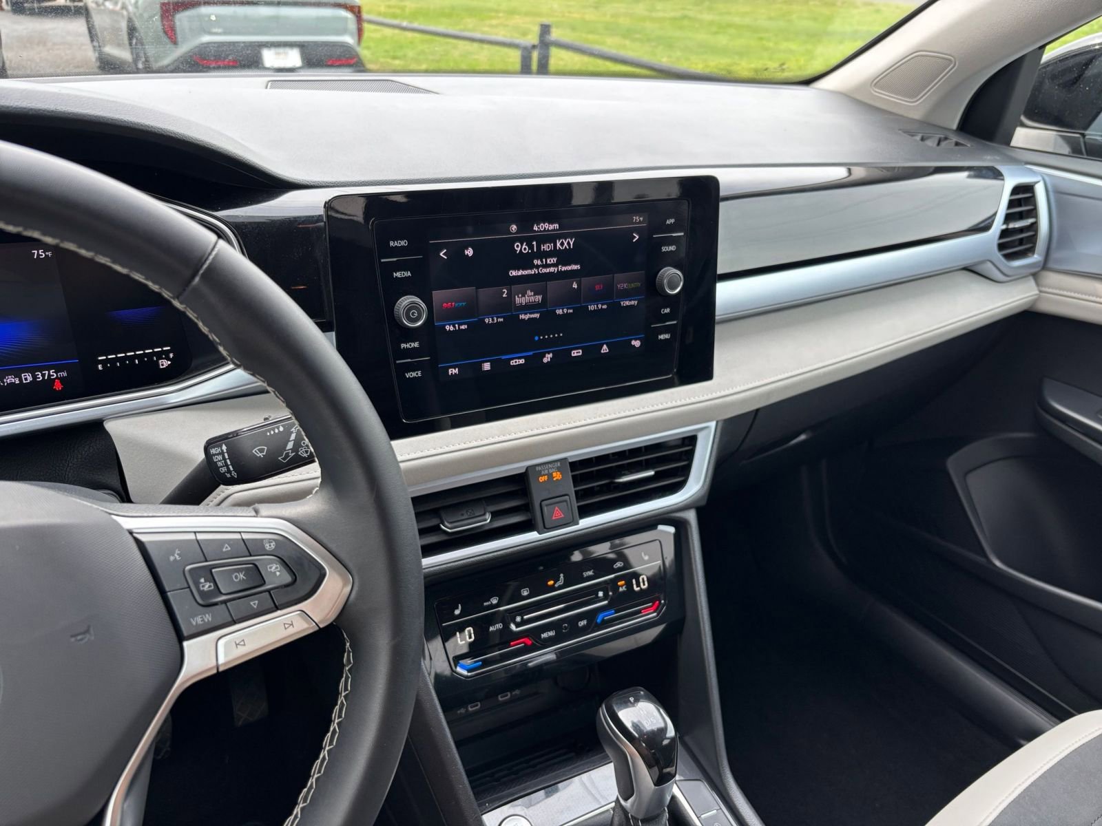 Thumbnail: 2025 Volkswagen Taos - 17