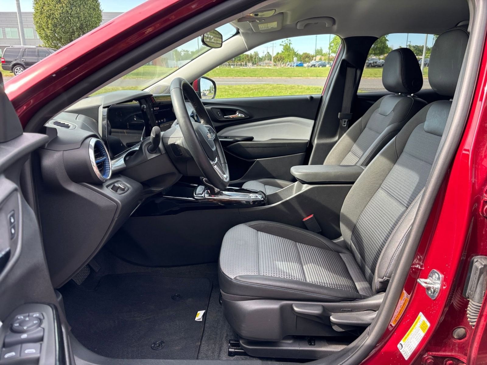 Thumbnail: 2025 Chevrolet Trax - 25