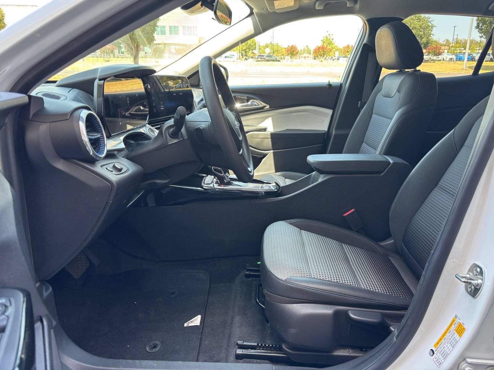 Thumbnail: 2025 Chevrolet Trax - 21