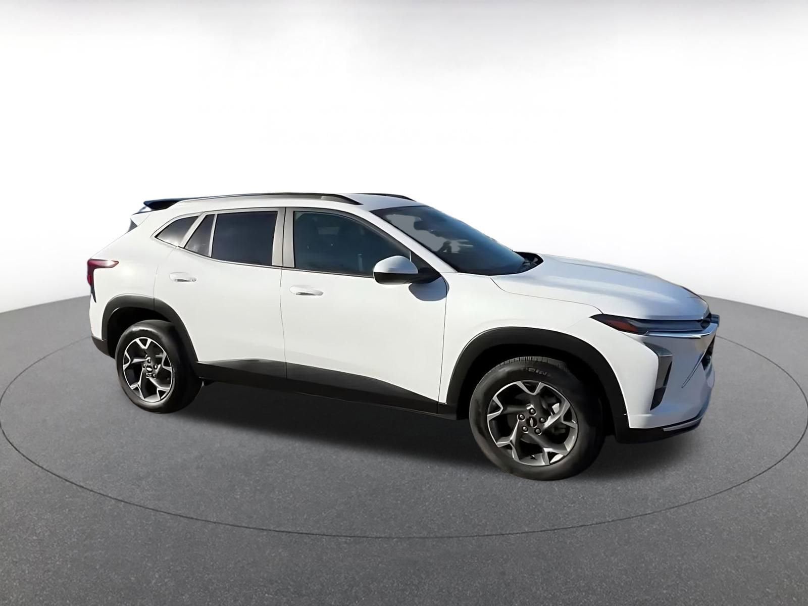 Thumbnail: 2025 Chevrolet Trax - 2