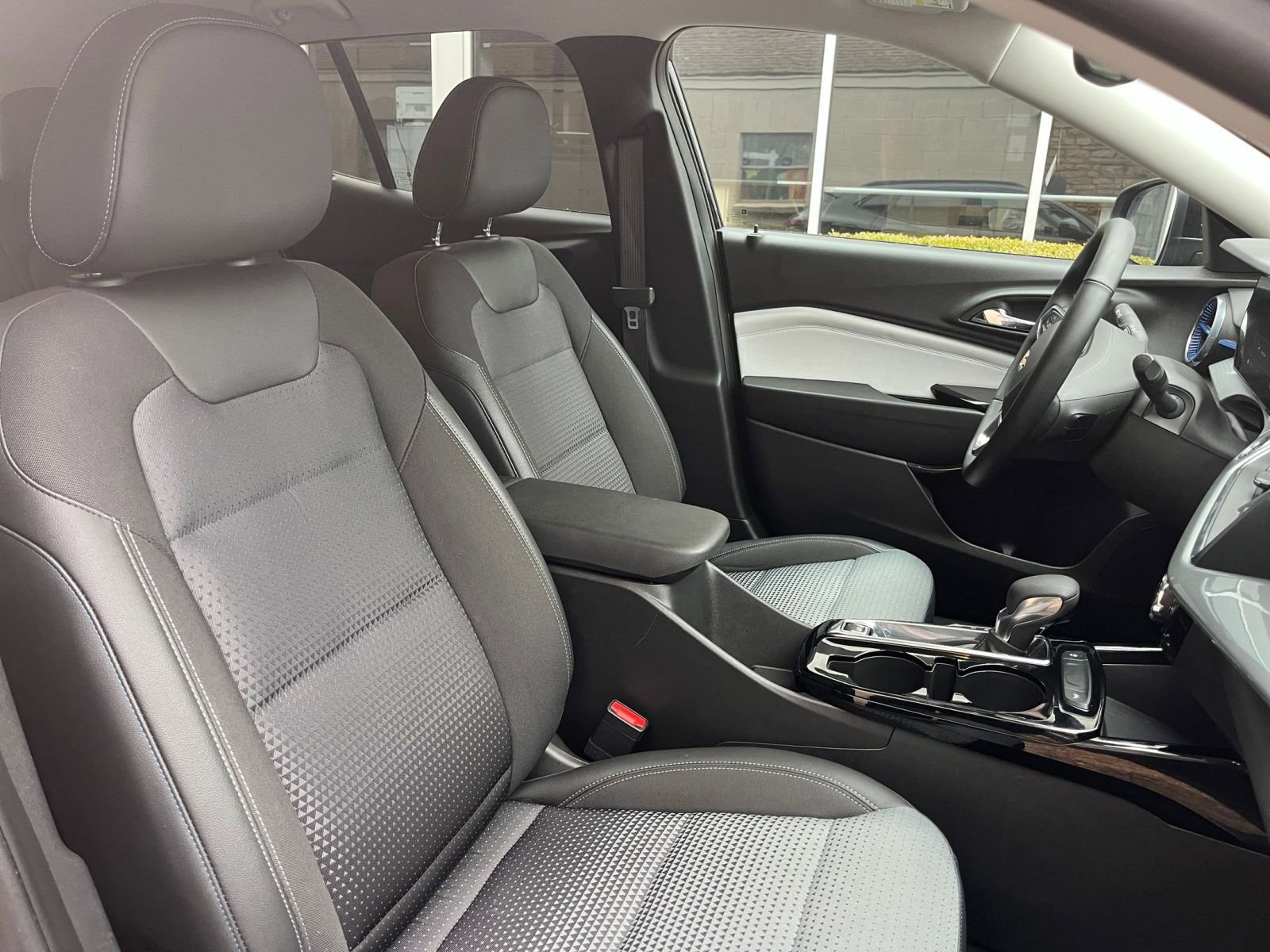 Thumbnail: 2025 Chevrolet Trax - 34