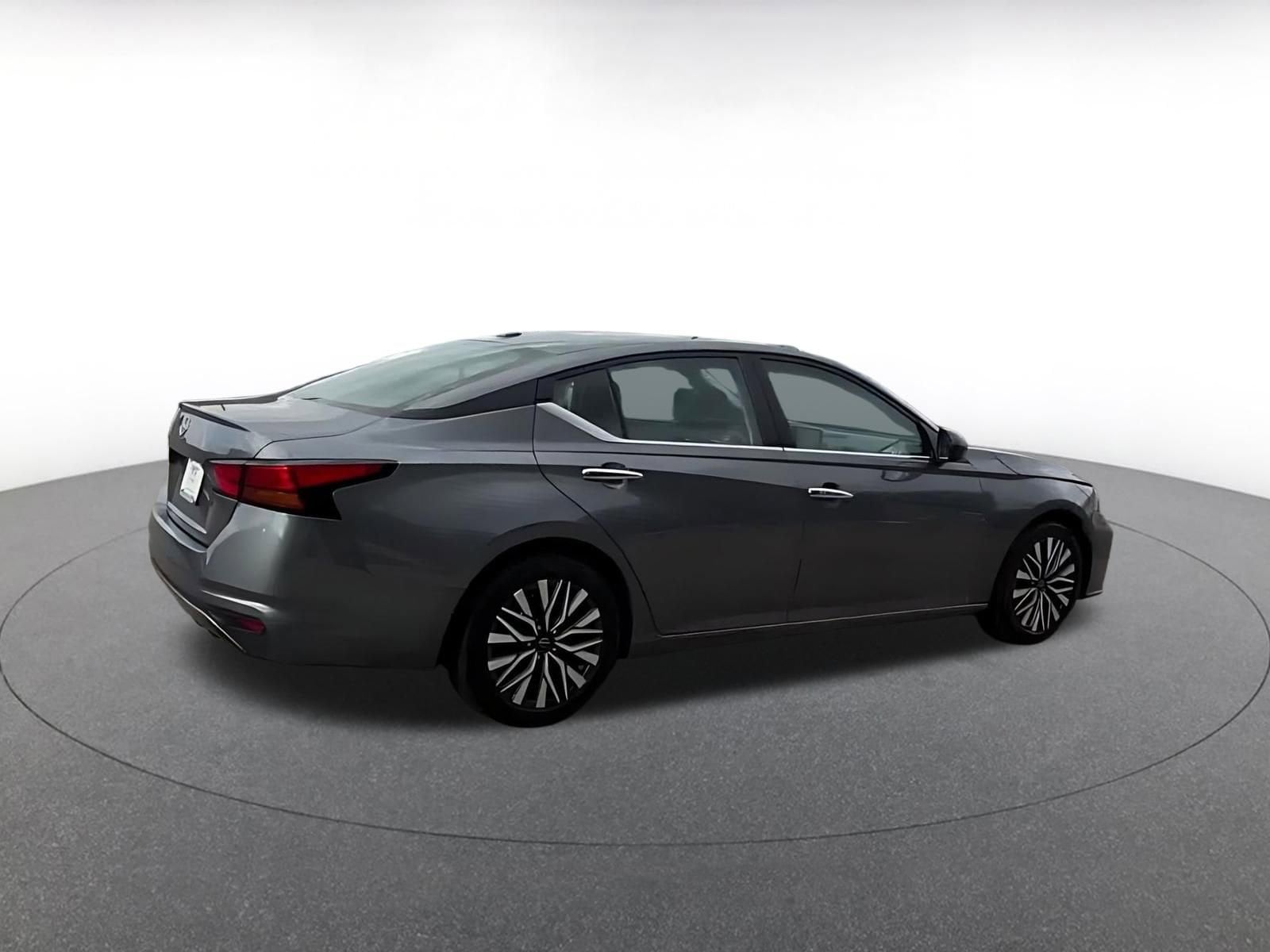Thumbnail: 2025 Nissan Altima - 14