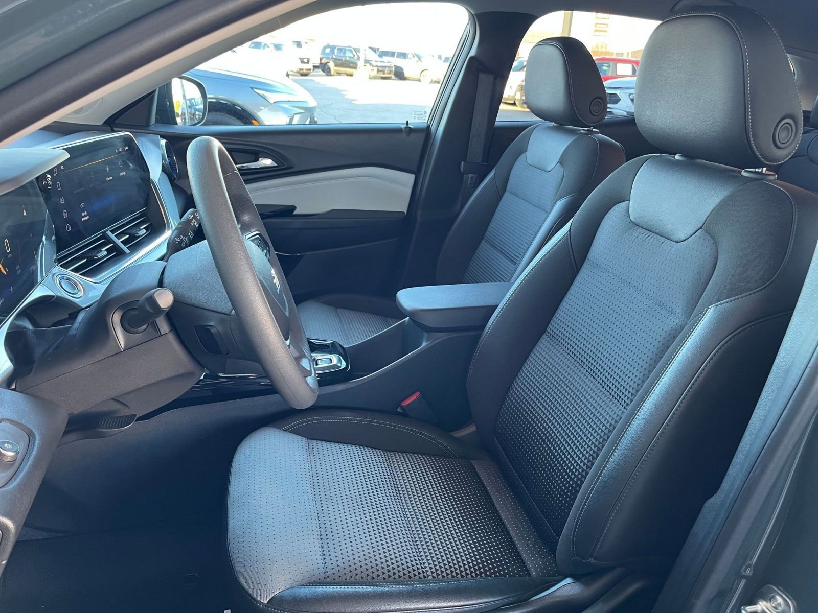 Thumbnail: 2025 Chevrolet Trax - 25