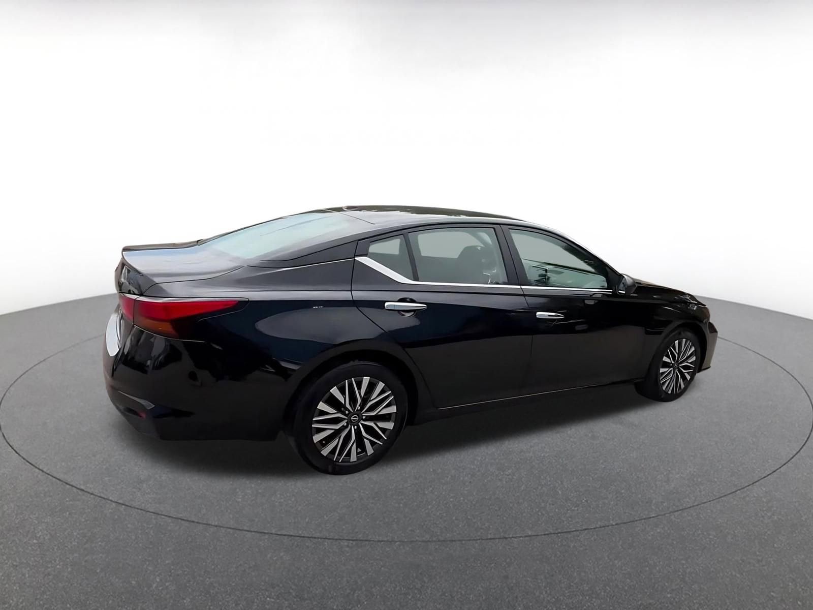 Thumbnail: 2025 Nissan Altima - 15