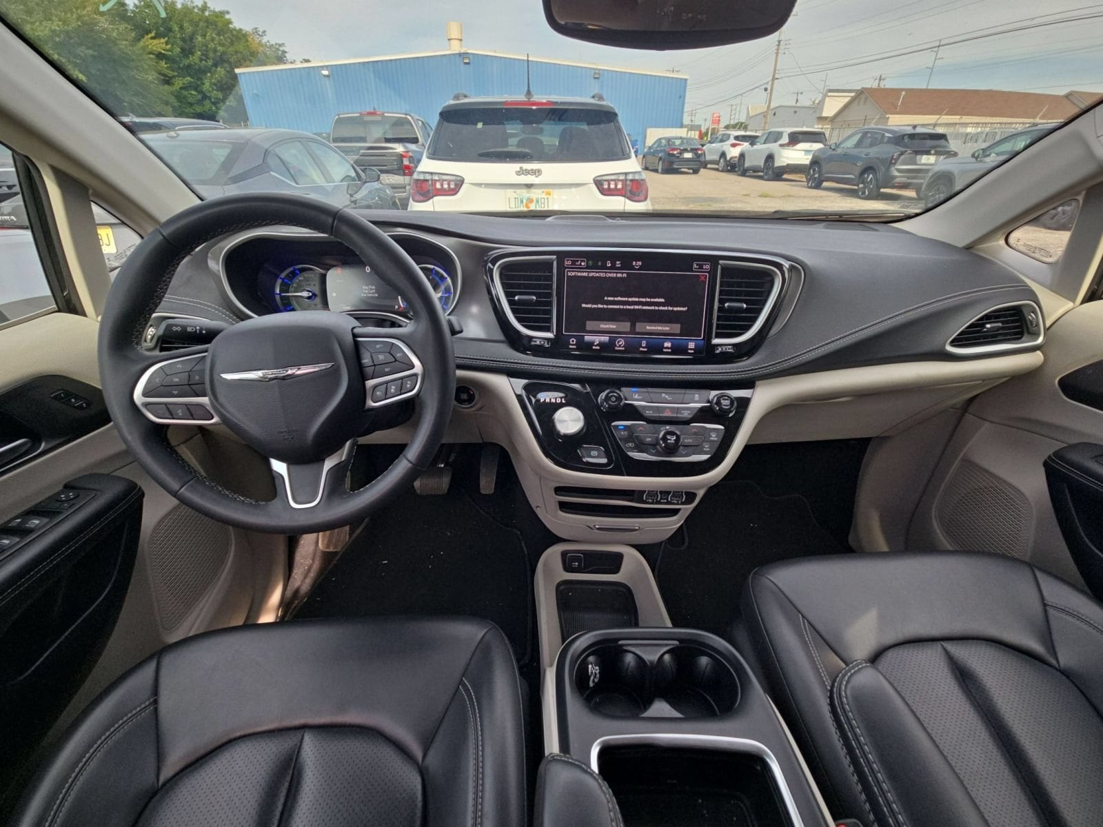 Thumbnail: 2023 Chrysler Pacifica - 12