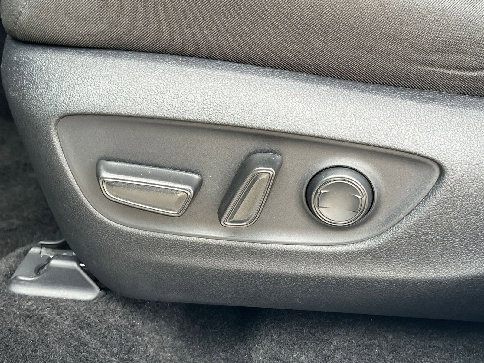 Thumbnail: 2025 Toyota RAV4 - 23