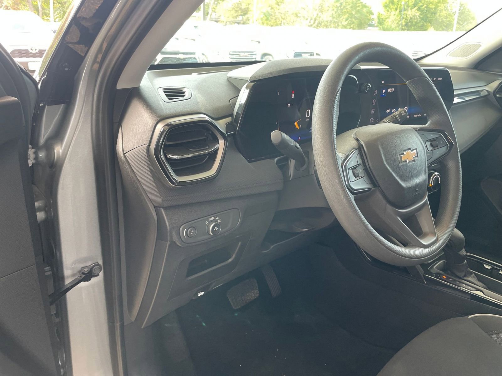 Thumbnail: 2025 Chevrolet TrailBlazer - 32