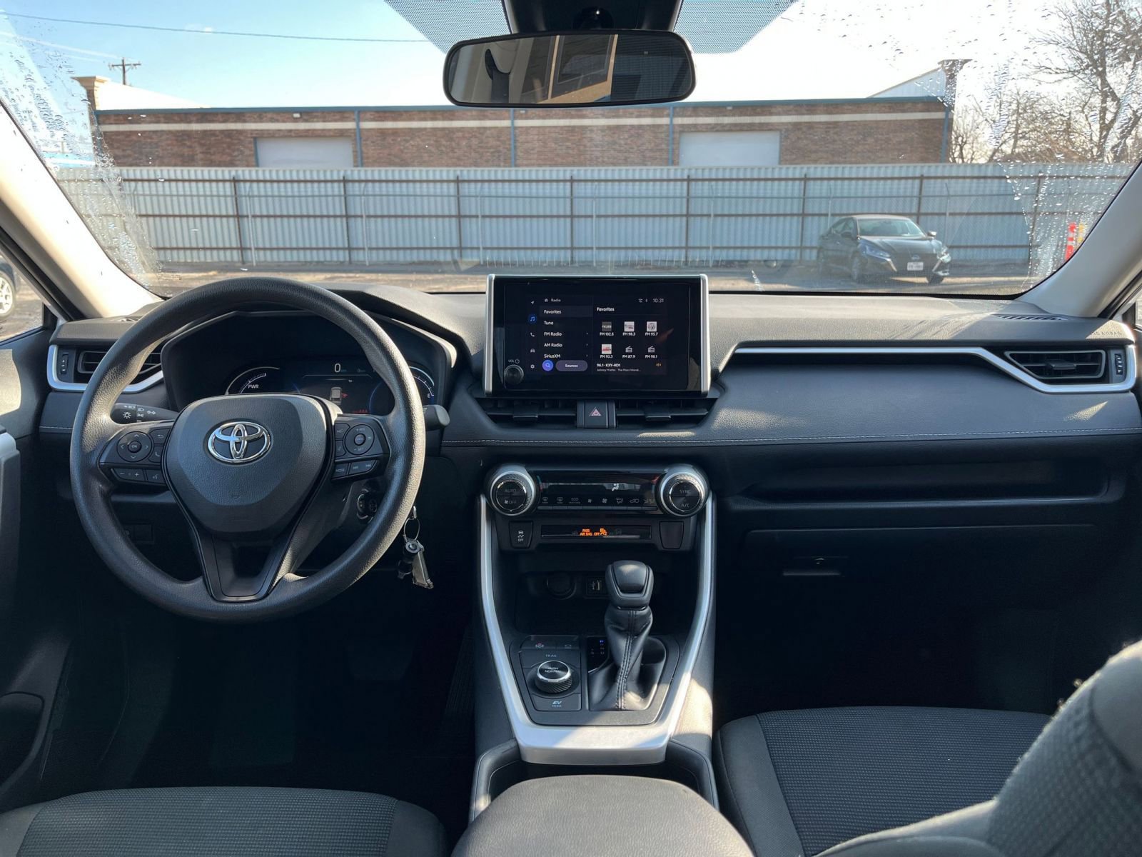 Thumbnail: 2025 Toyota RAV4 - 32