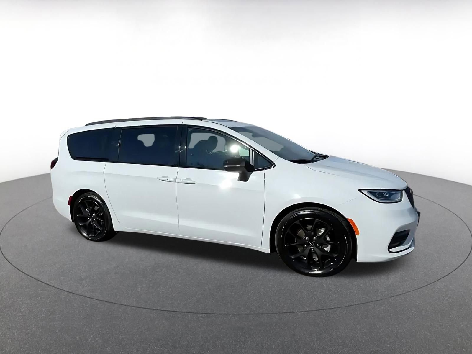 Thumbnail: 2025 Chrysler Pacifica - 2