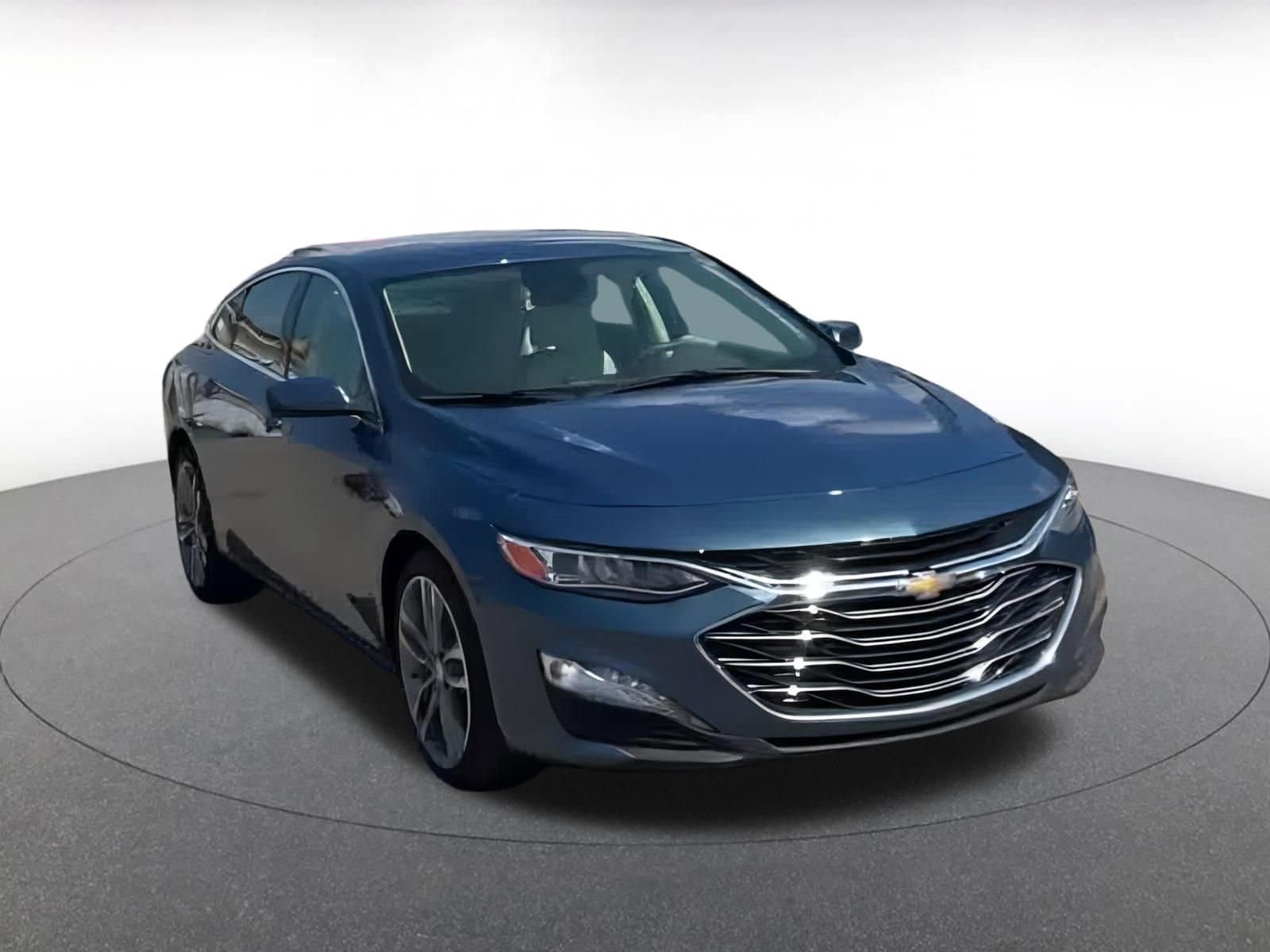 Thumbnail: 2024 Chevrolet Malibu - 3