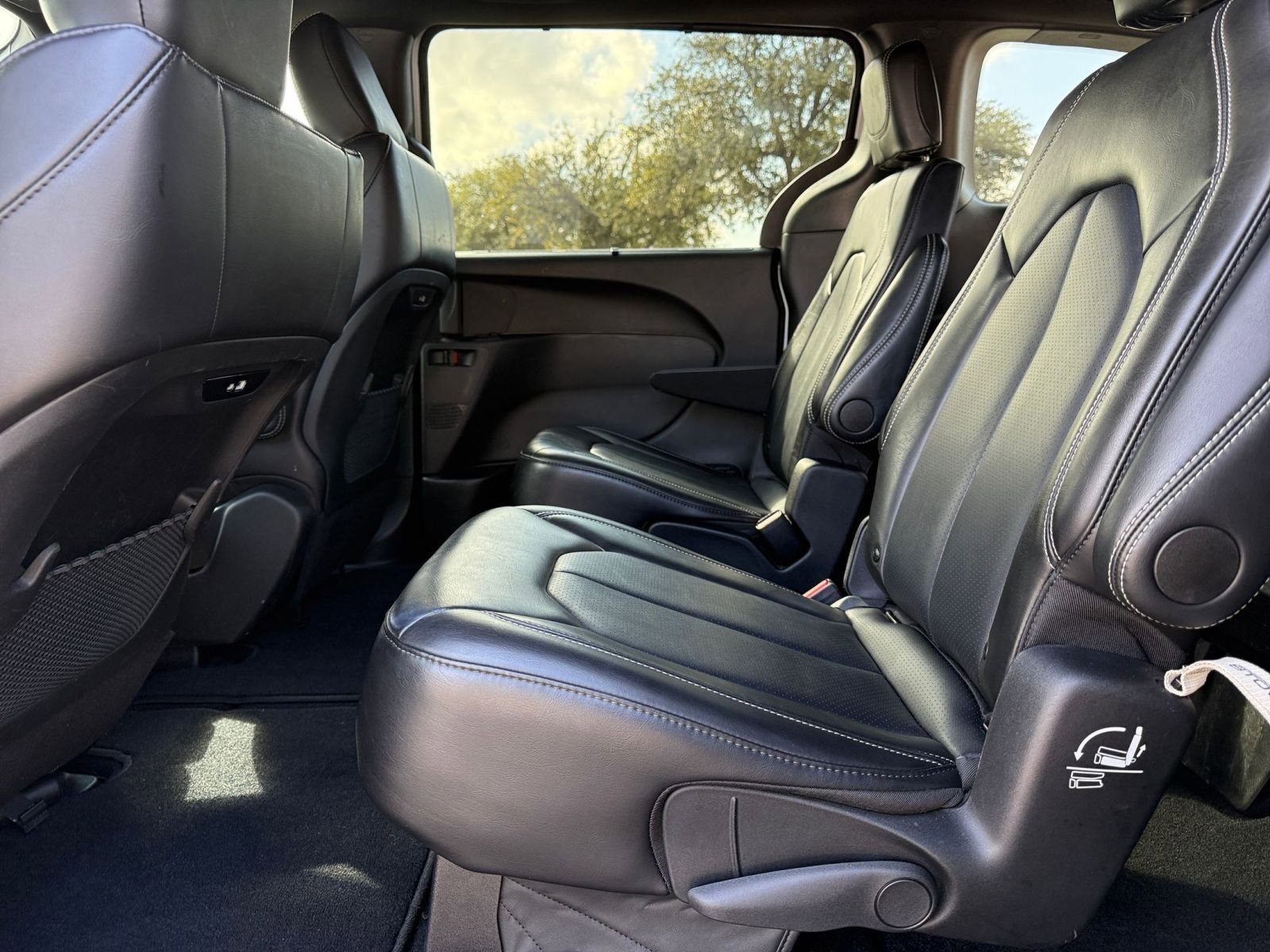 Thumbnail: 2025 Chrysler Pacifica - 28