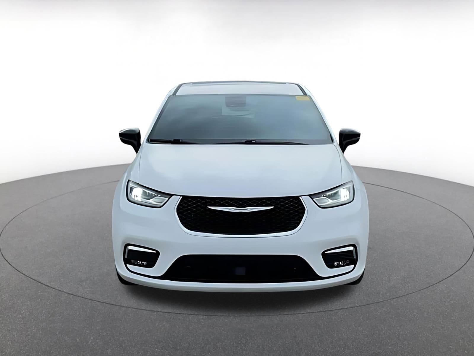 Thumbnail: 2025 Chrysler Pacifica - 4