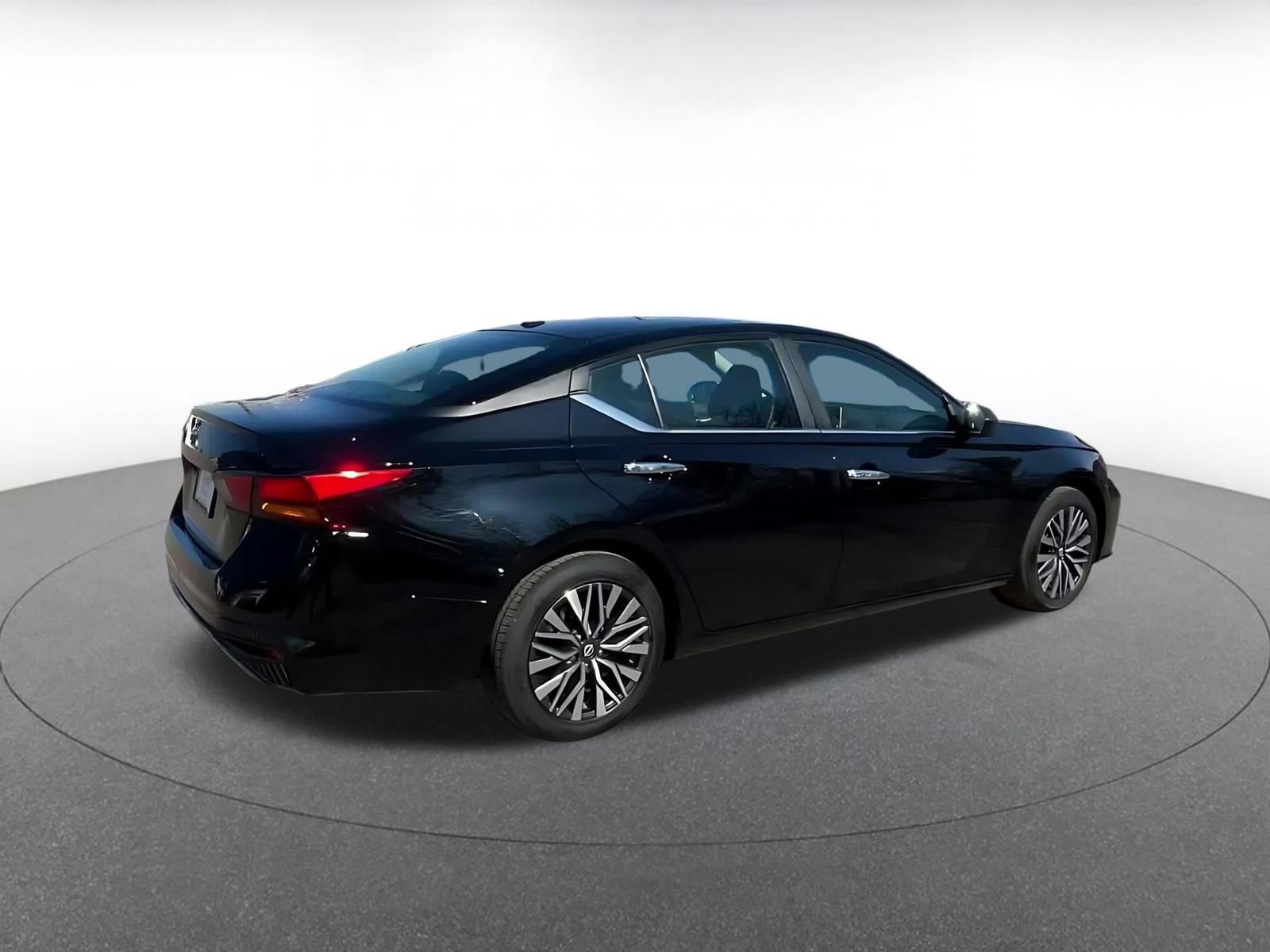 Thumbnail: 2025 Nissan Altima - 15