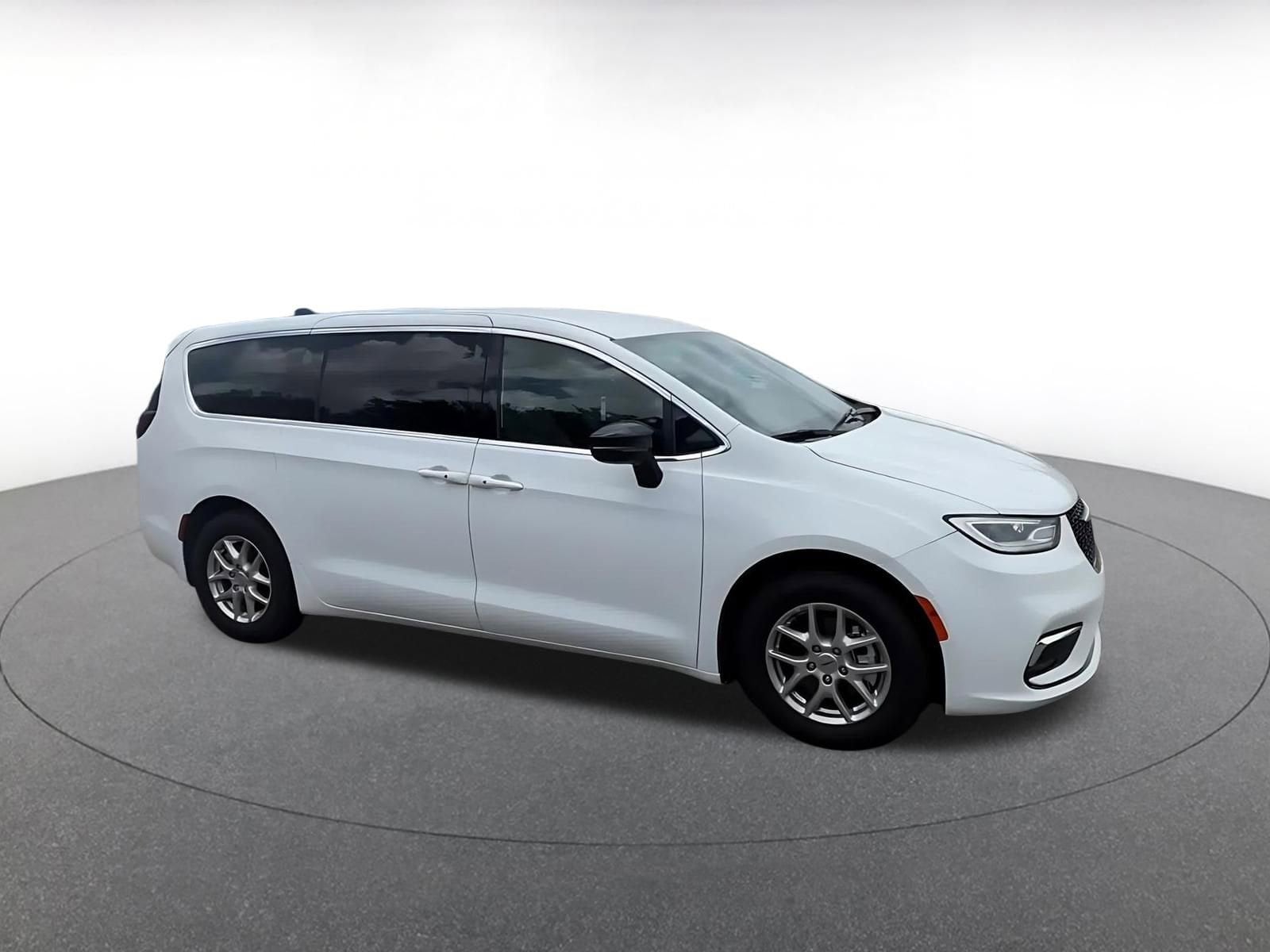 Thumbnail: 2025 Chrysler Pacifica - 2