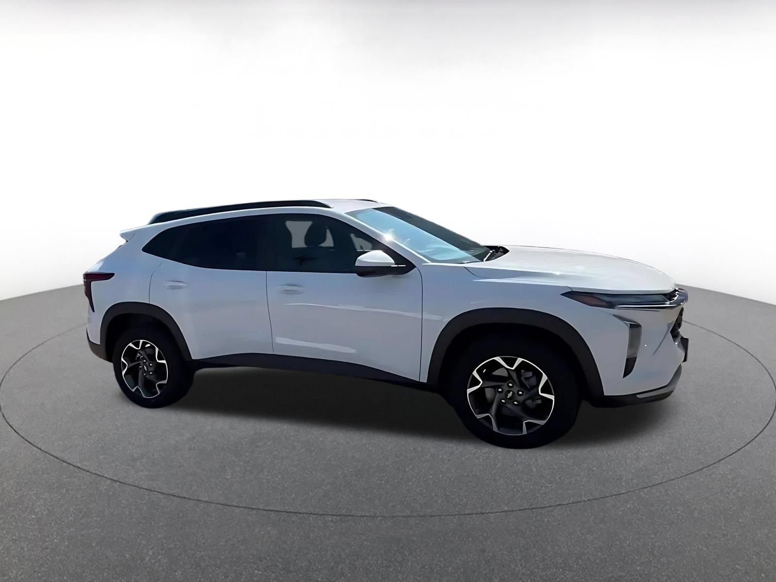Thumbnail: 2025 Chevrolet Trax - 2