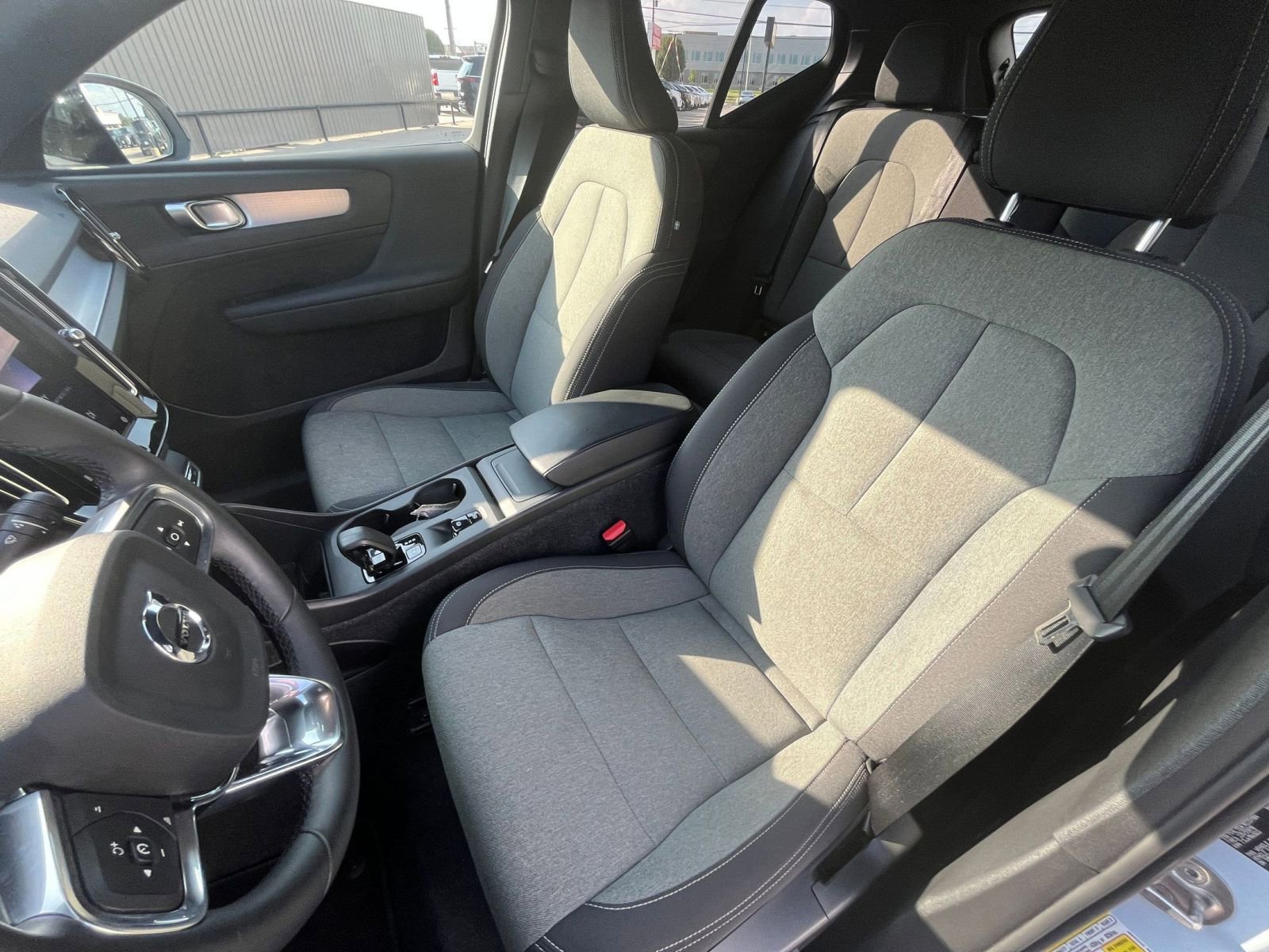 Thumbnail: 2024 Volvo XC40 - 34