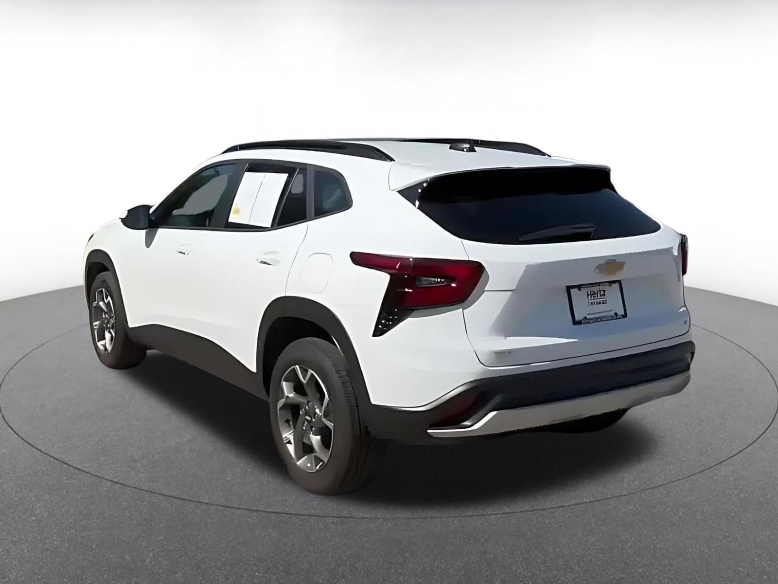 Thumbnail: 2025 Chevrolet Trax - 10