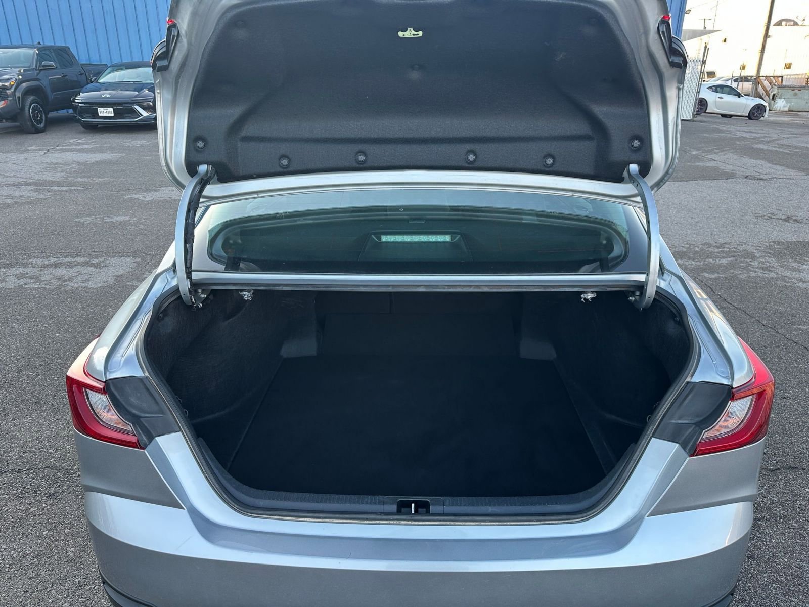 Thumbnail: 2025 Toyota Camry - 30