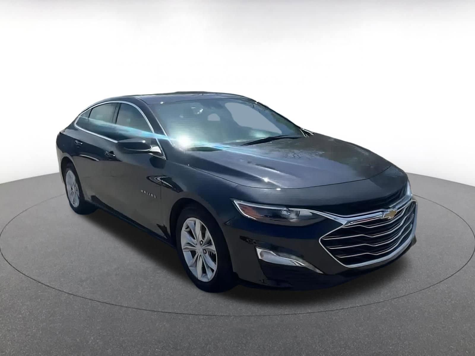 Thumbnail: 2023 Chevrolet Malibu - 3
