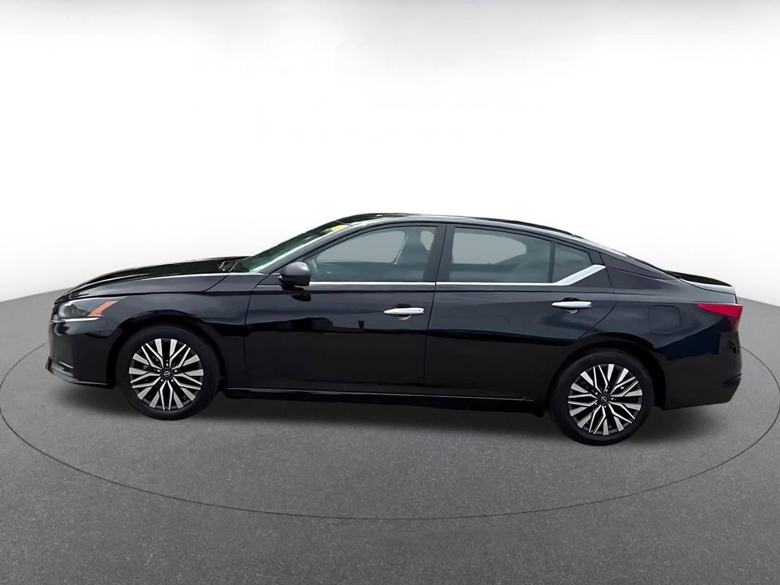 Thumbnail: 2025 Nissan Altima - 9