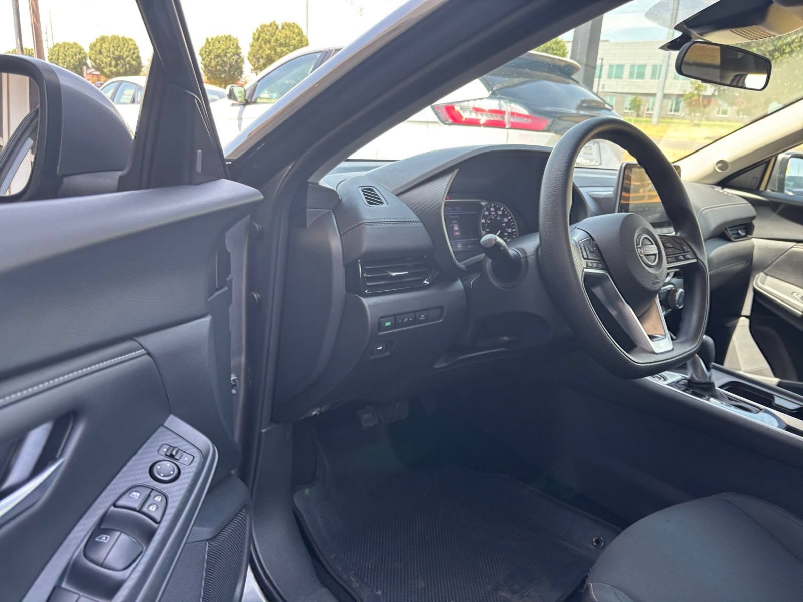 Thumbnail: 2025 Nissan Sentra - 32