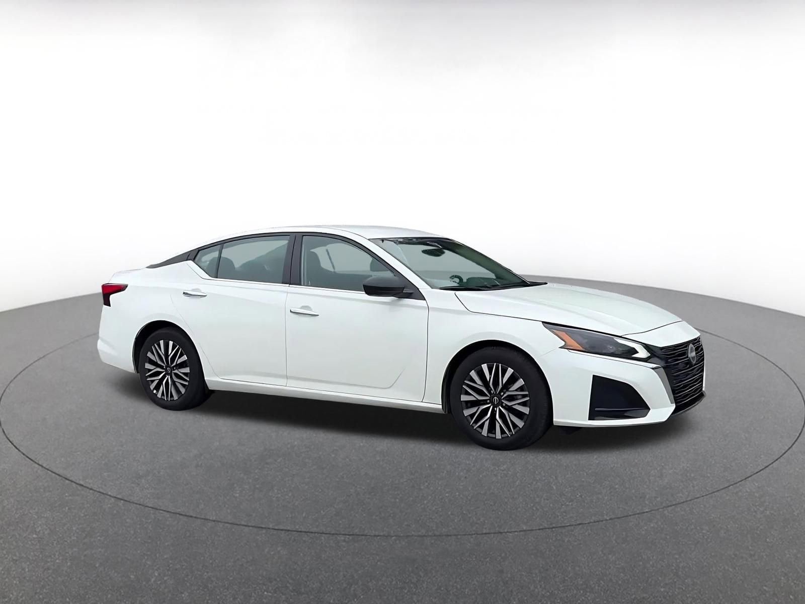 Thumbnail: 2025 Nissan Altima - 2