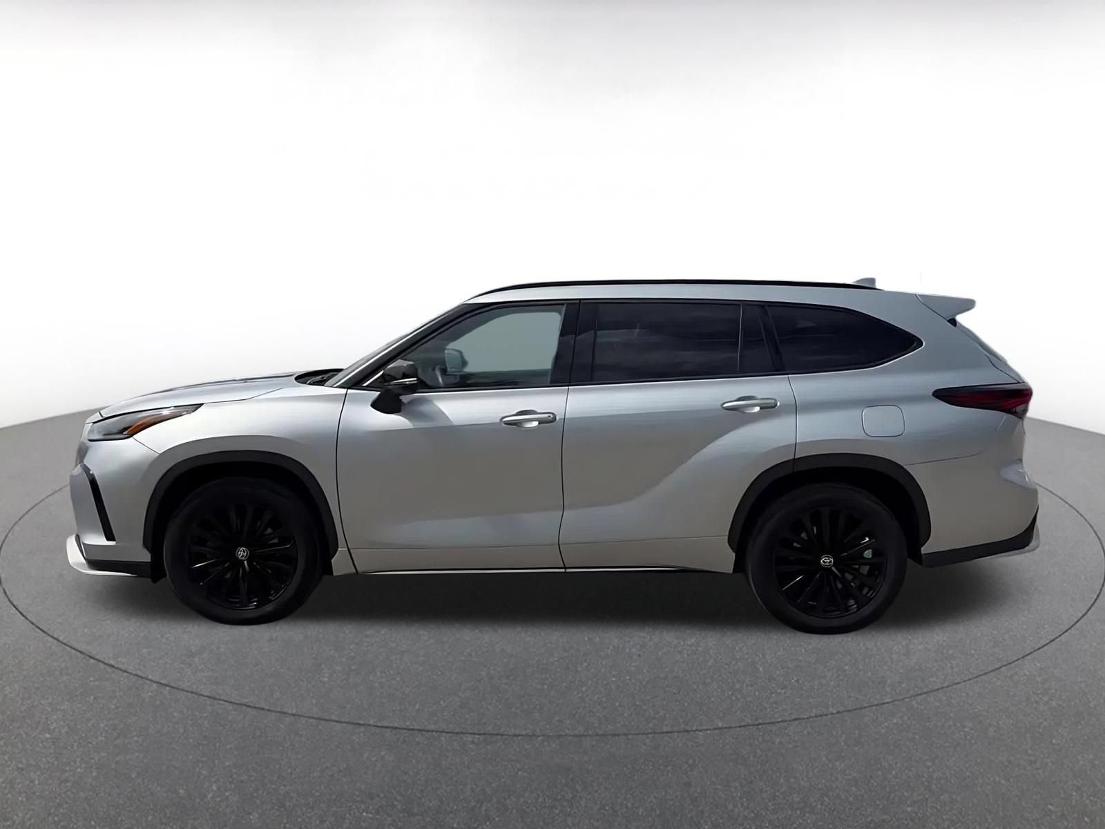 Thumbnail: 2025 Toyota Highlander - 9