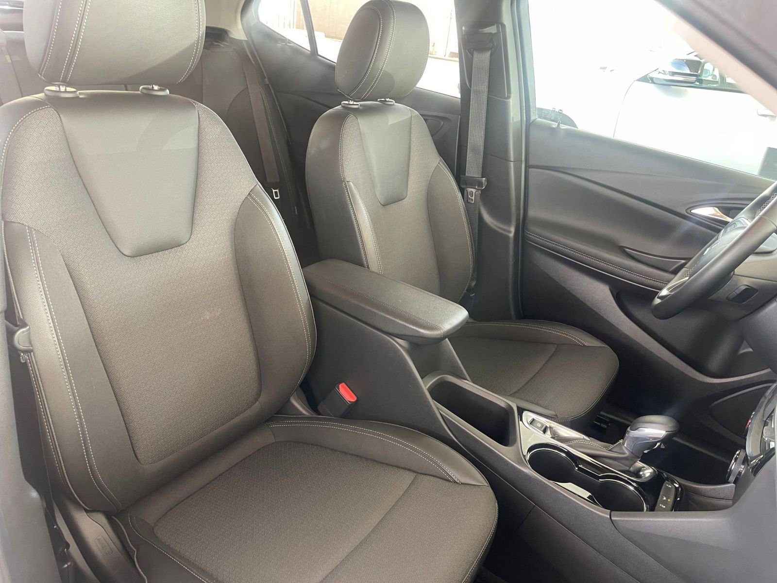 Thumbnail: 2025 Buick Encore GX - 34