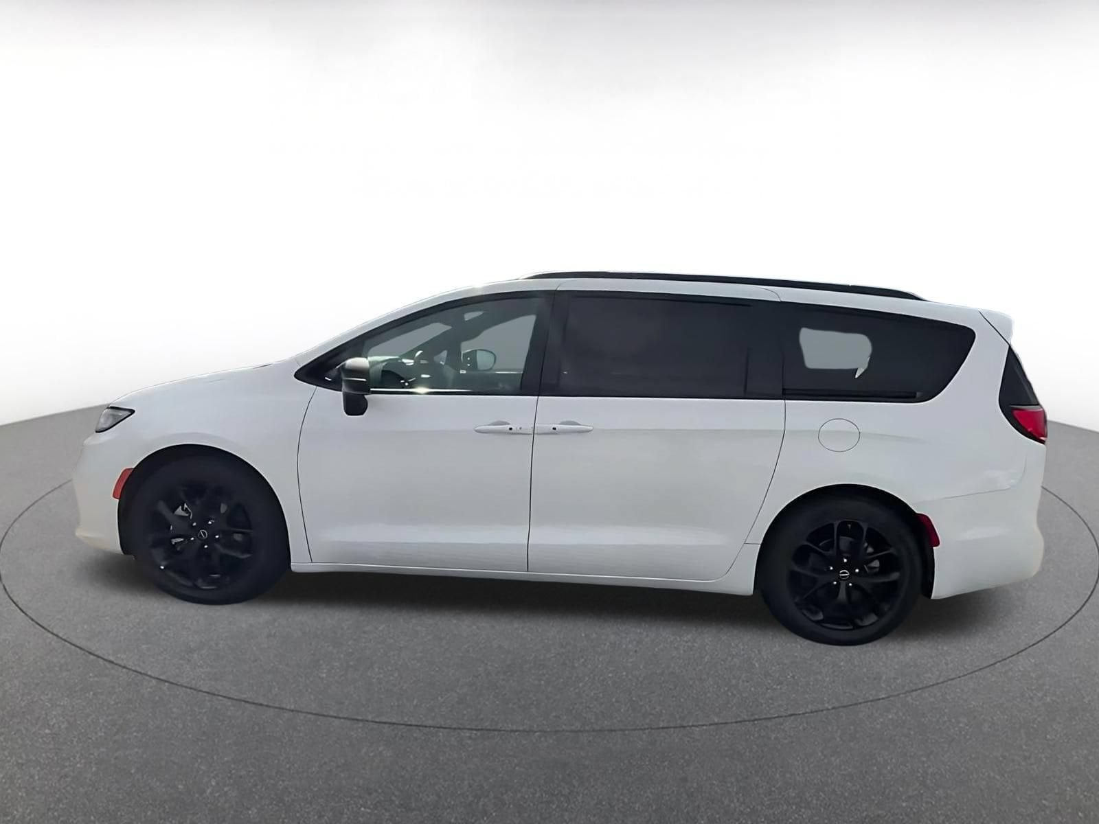 Thumbnail: 2025 Chrysler Pacifica - 8