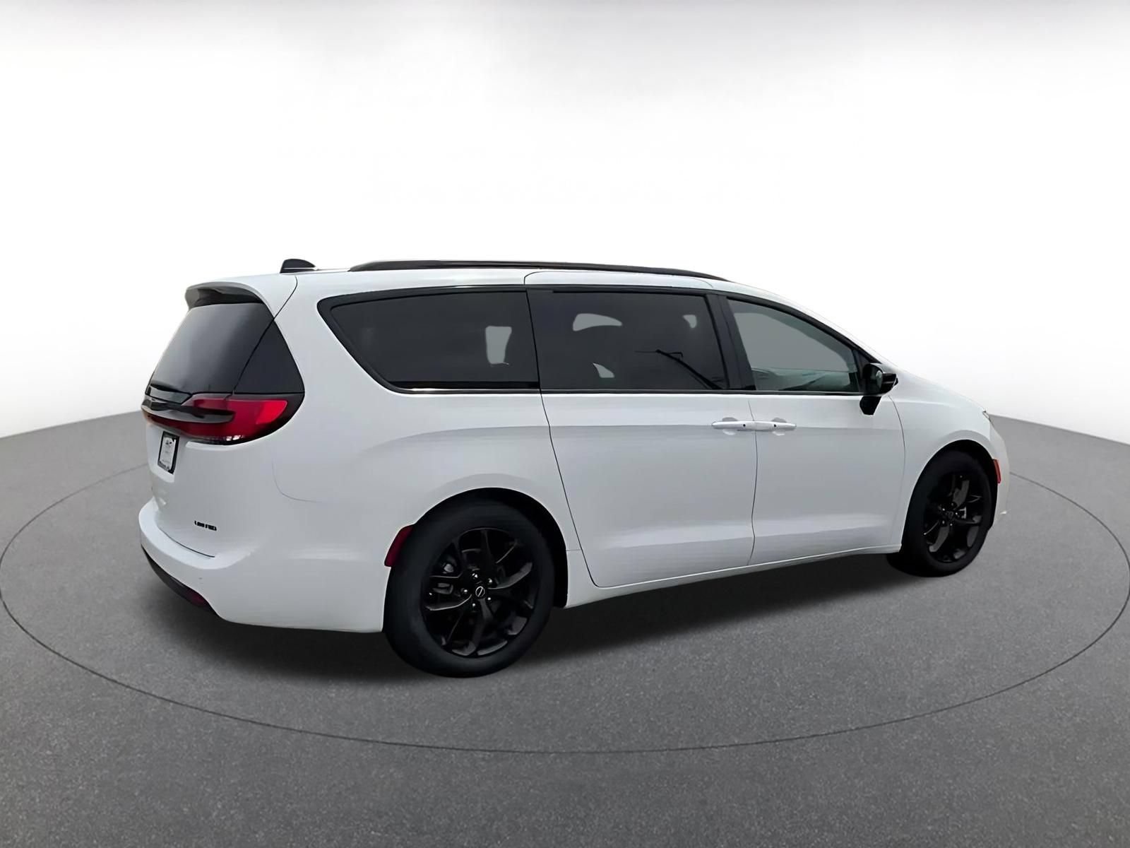 Thumbnail: 2025 Chrysler Pacifica - 11