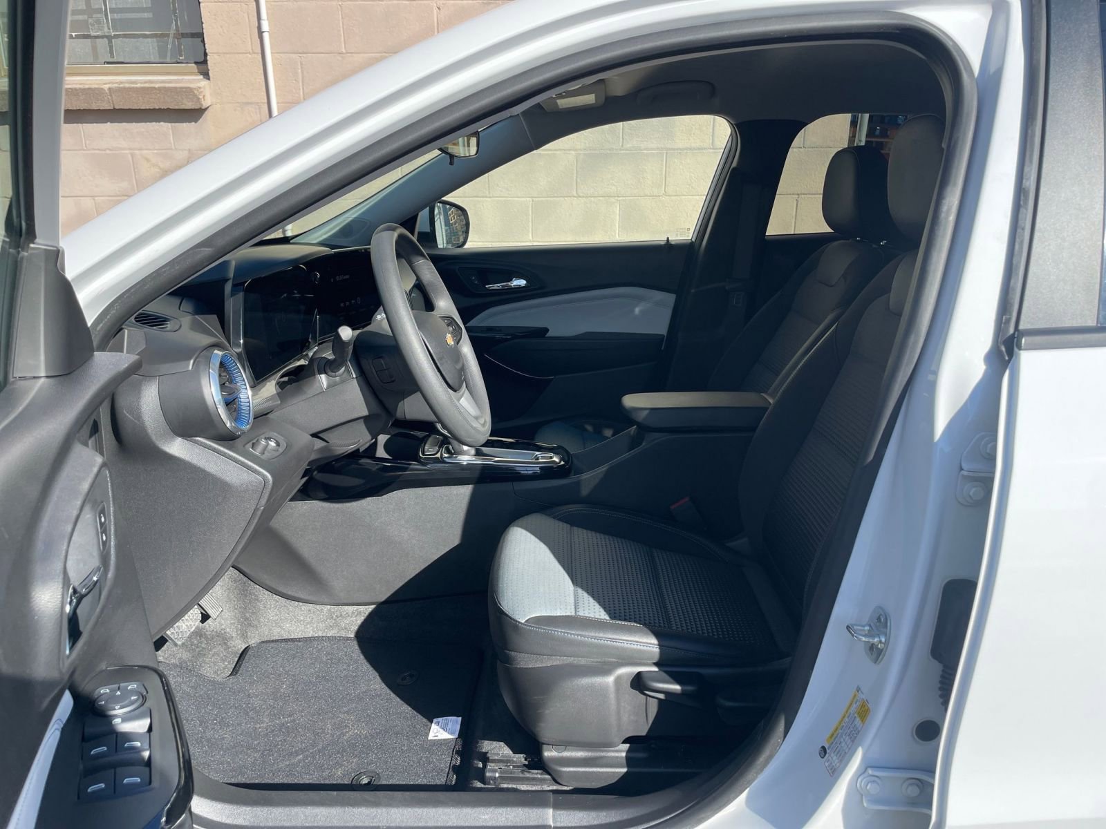 Thumbnail: 2025 Chevrolet Trax - 25