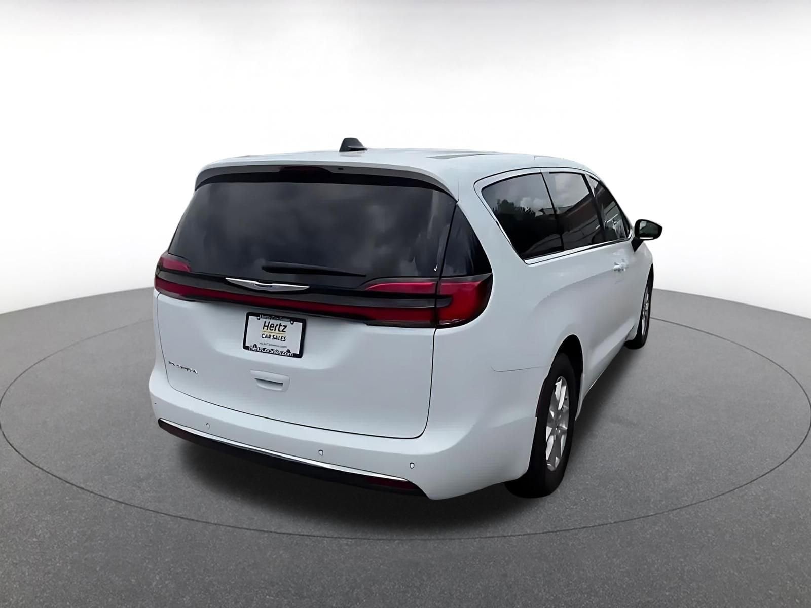 Thumbnail: 2025 Chrysler Pacifica - 15