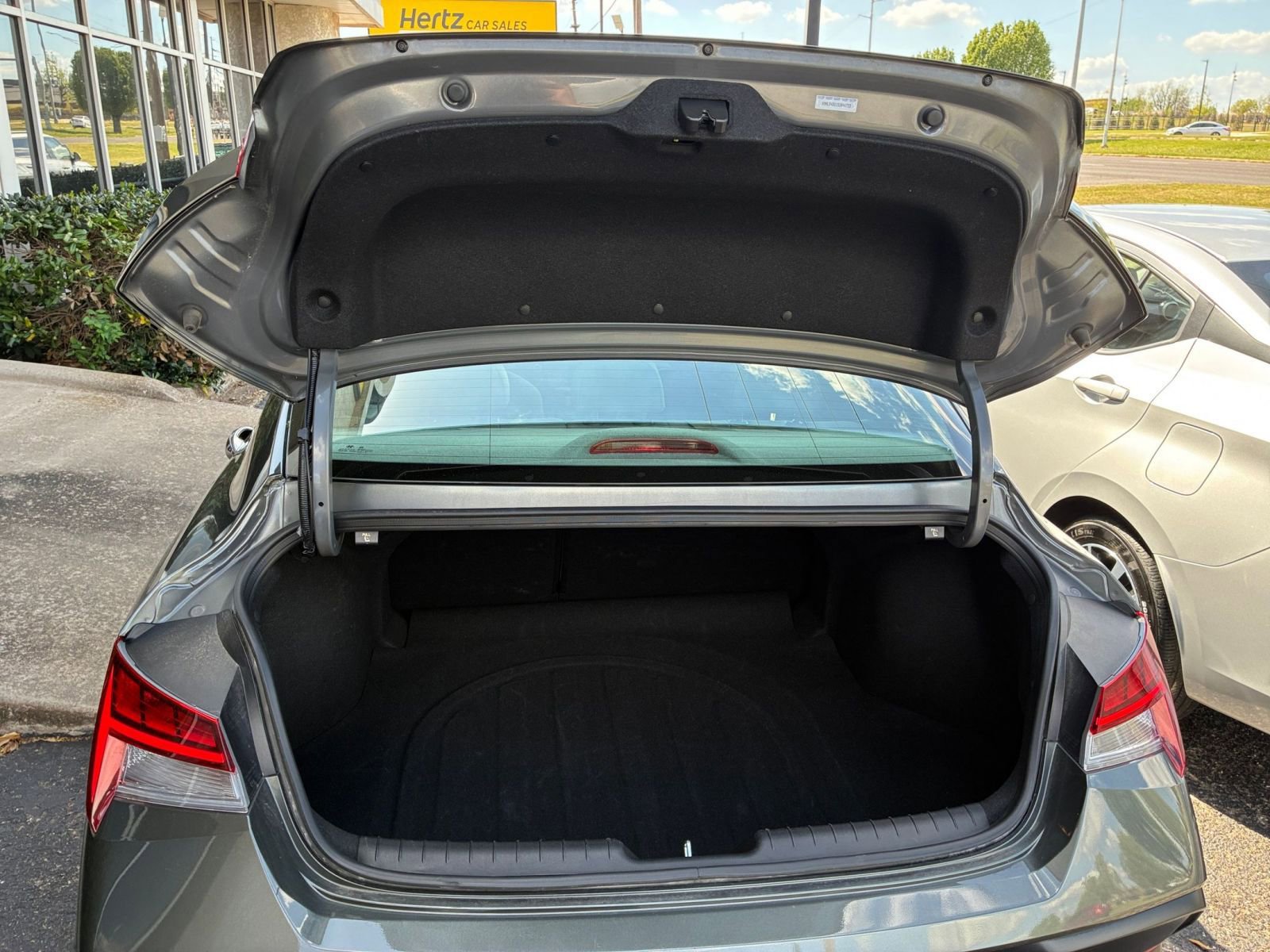 Thumbnail: 2025 Hyundai Elantra - 32