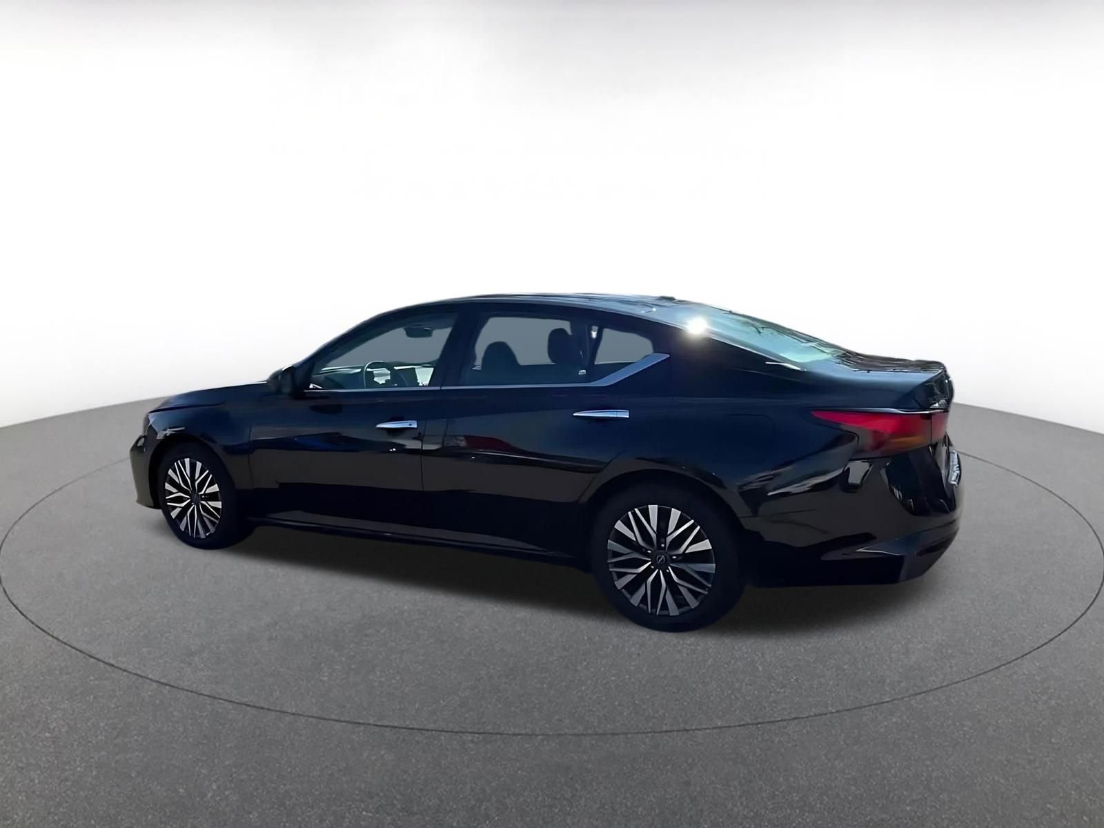 Thumbnail: 2025 Nissan Altima - 10