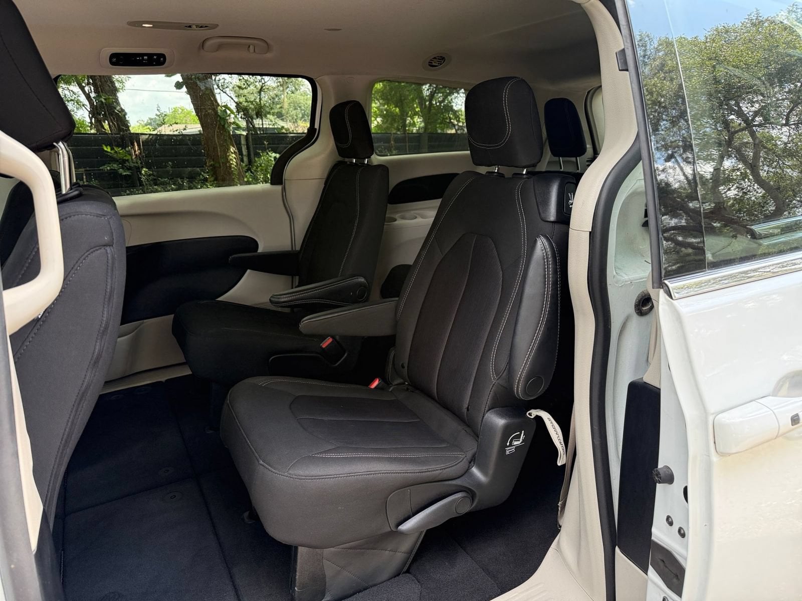 Thumbnail: 2023 Chrysler Voyager - 34