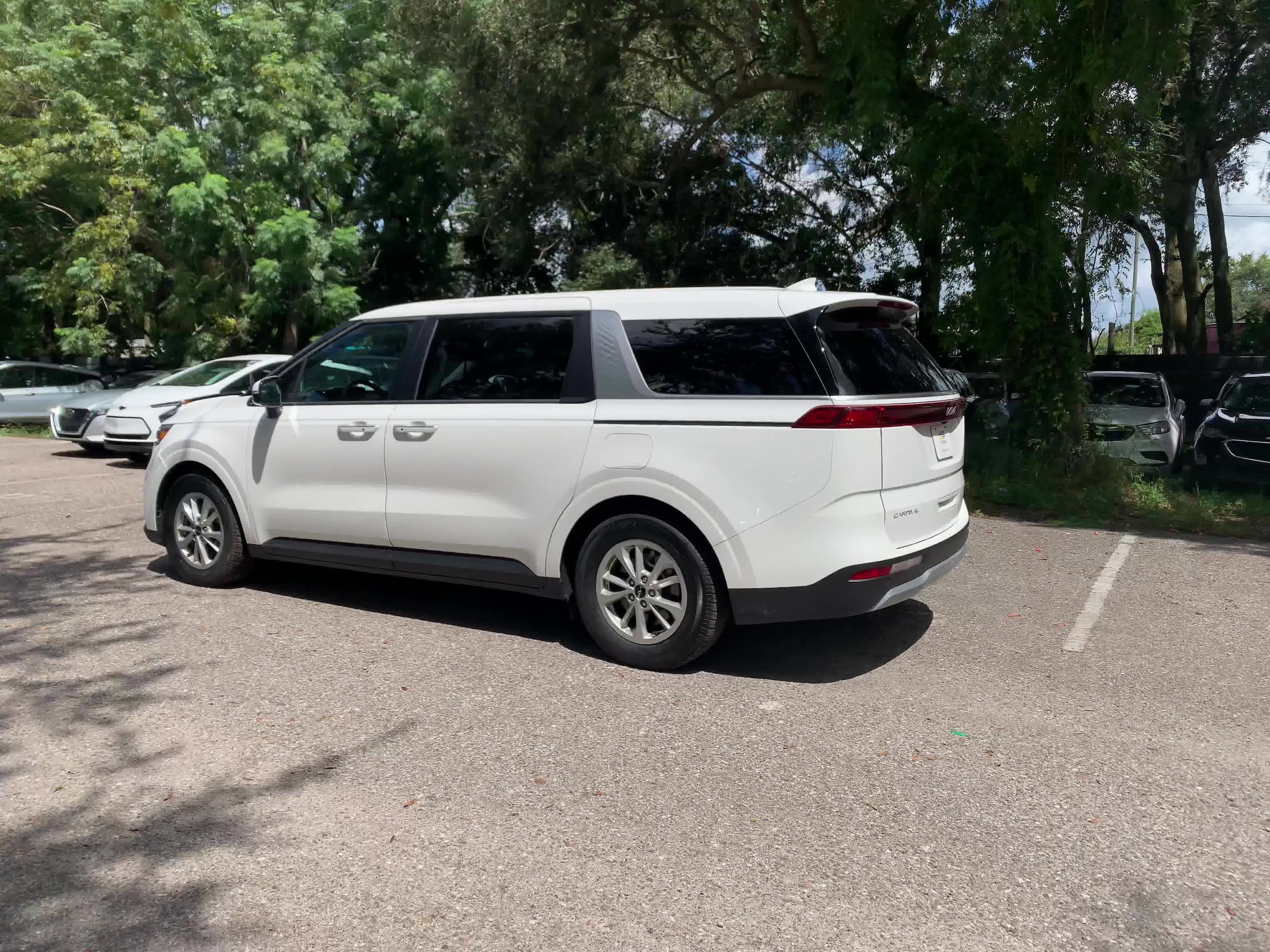 2023 Kia Carnival LX 10