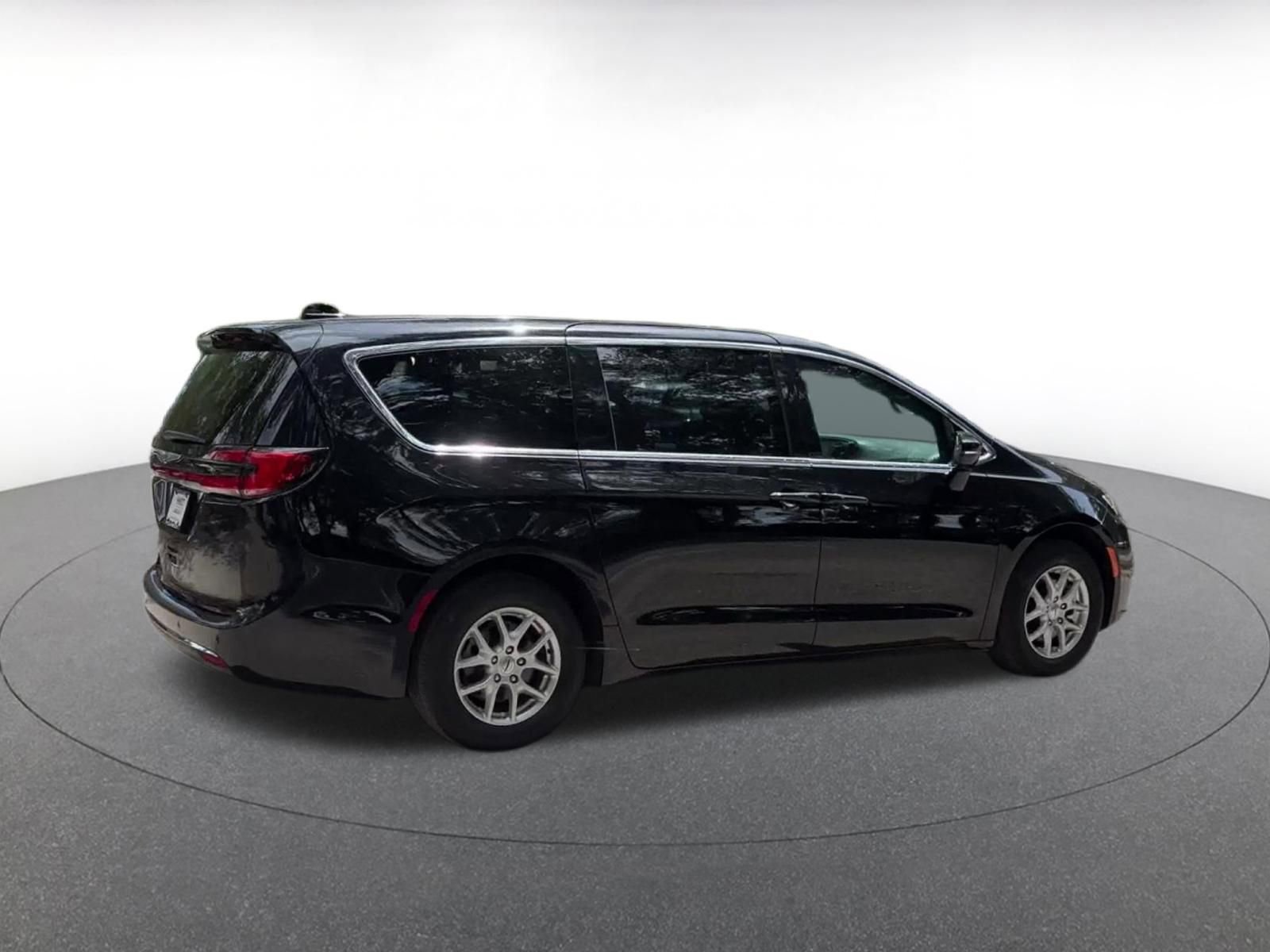 Thumbnail: 2025 Chrysler Pacifica - 15