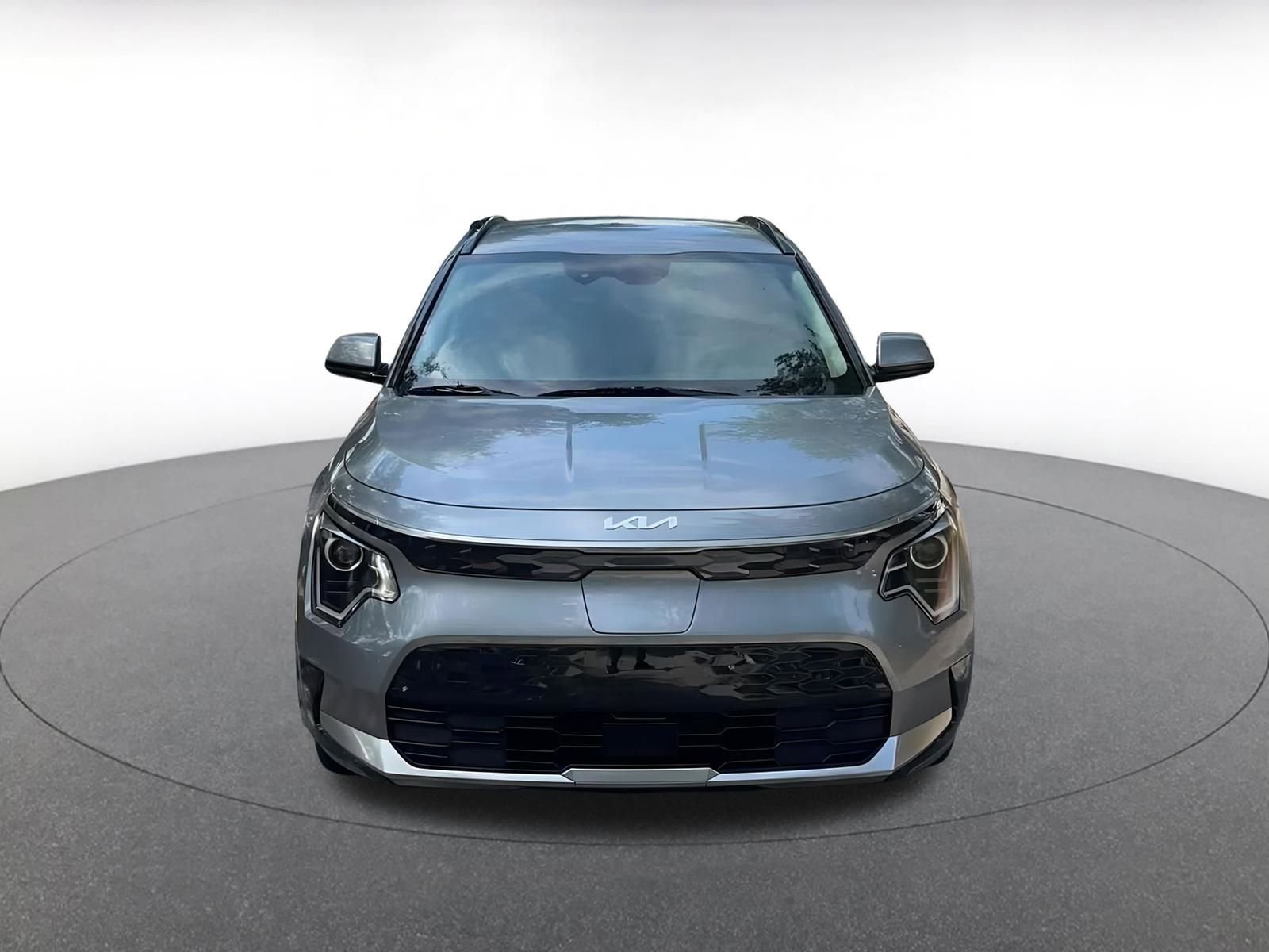 Thumbnail: 2023 Kia Niro - 4