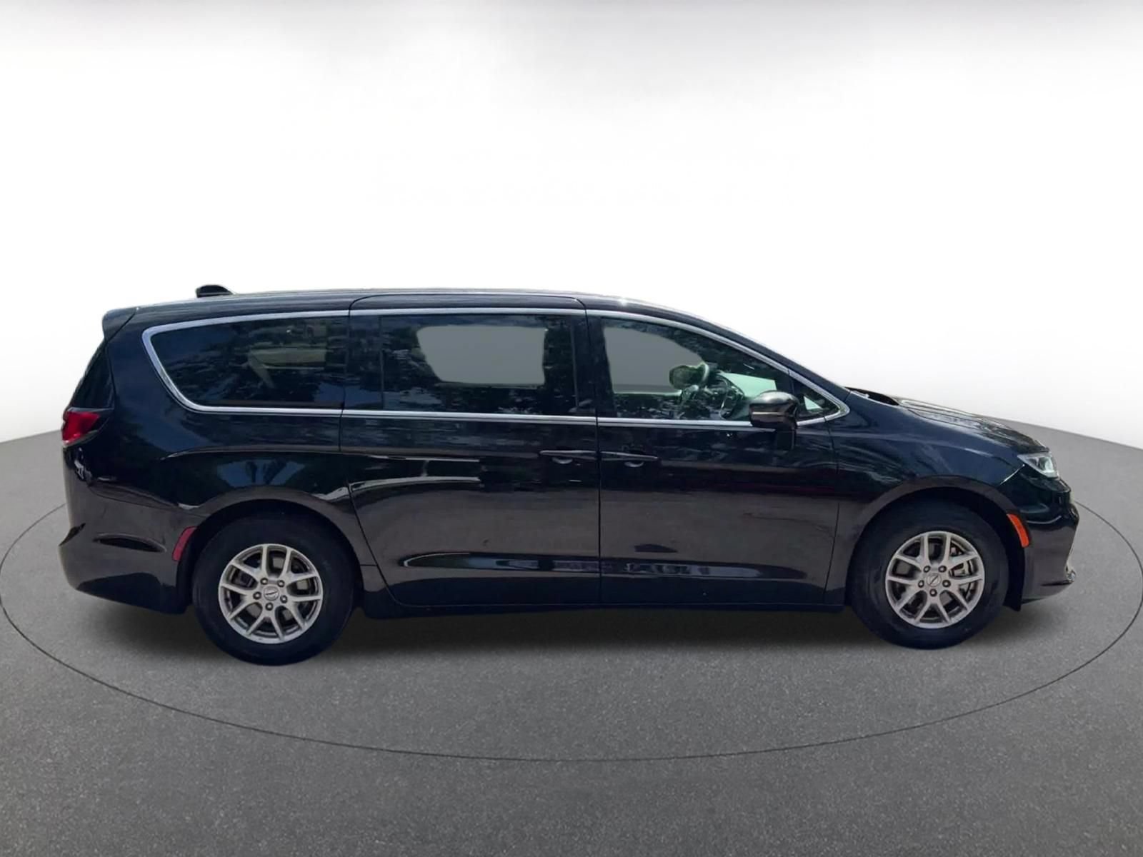 Thumbnail: 2025 Chrysler Pacifica - 13