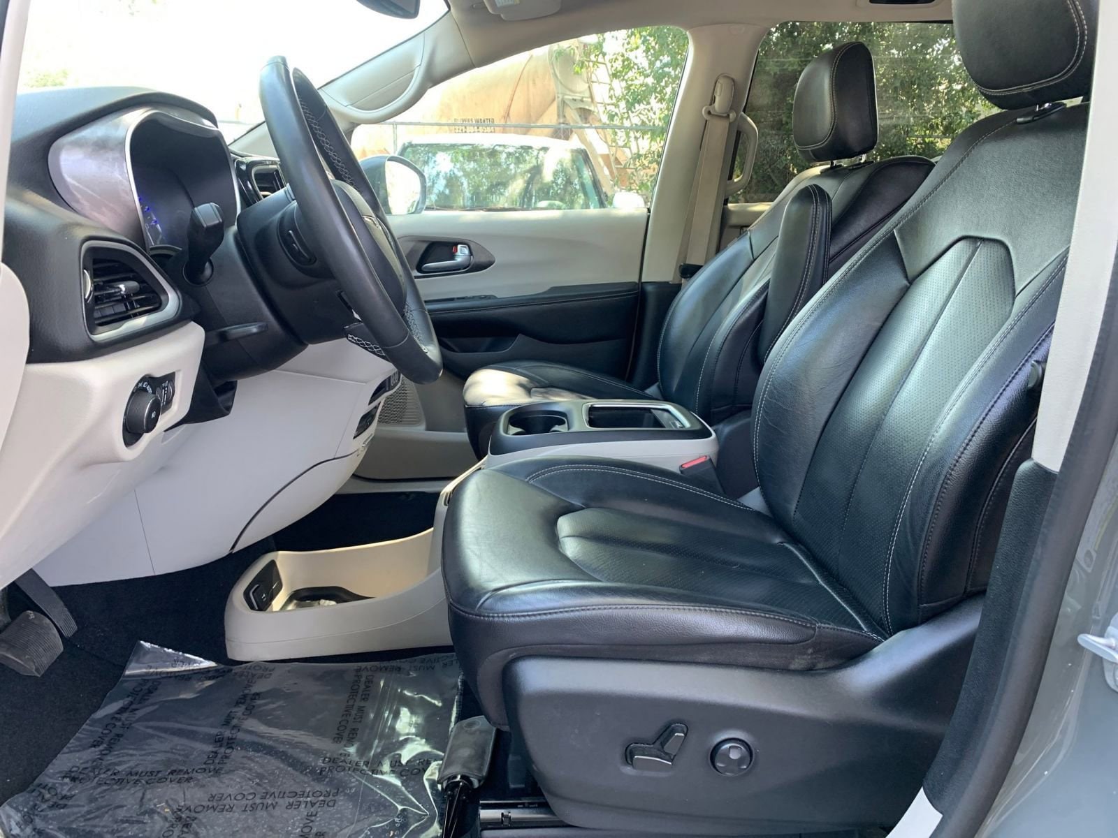 Thumbnail: 2022 Chrysler Pacifica - 21