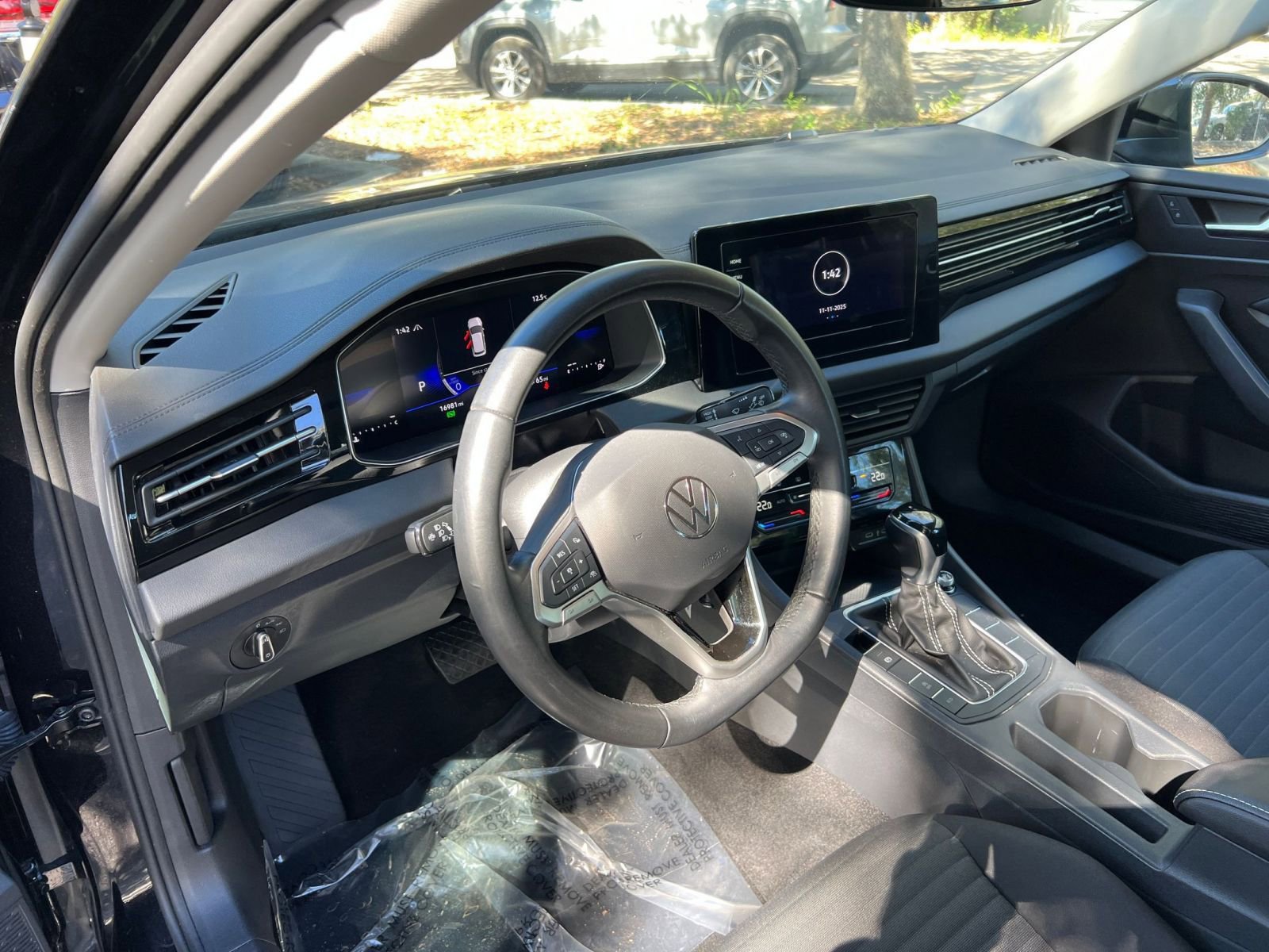 Thumbnail: 2025 Volkswagen Jetta - 28