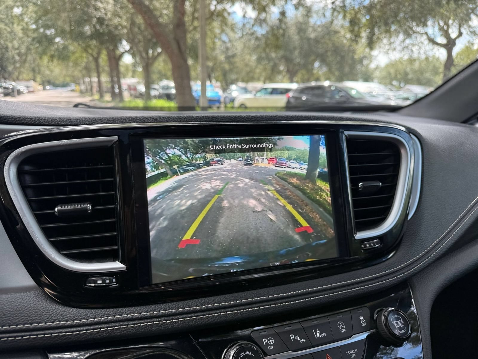 Thumbnail: 2025 Chrysler Pacifica - 25