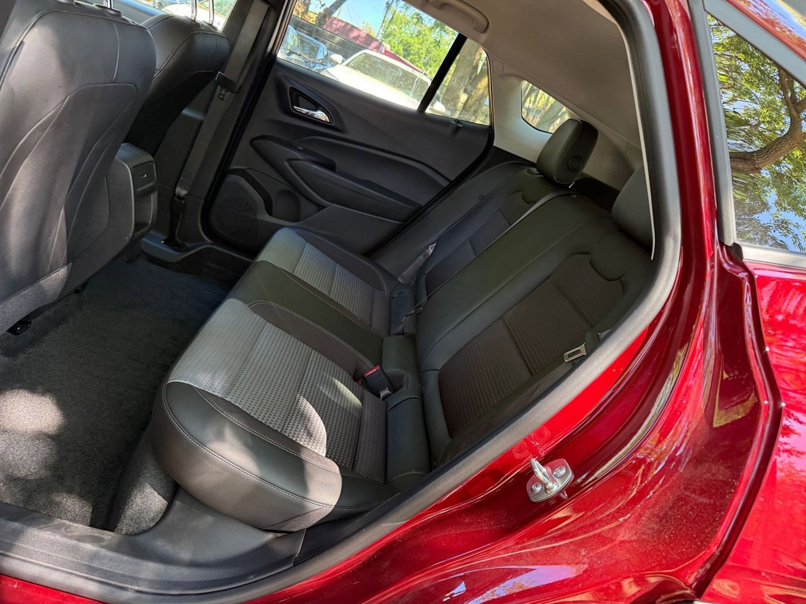 Thumbnail: 2025 Chevrolet Trax - 32