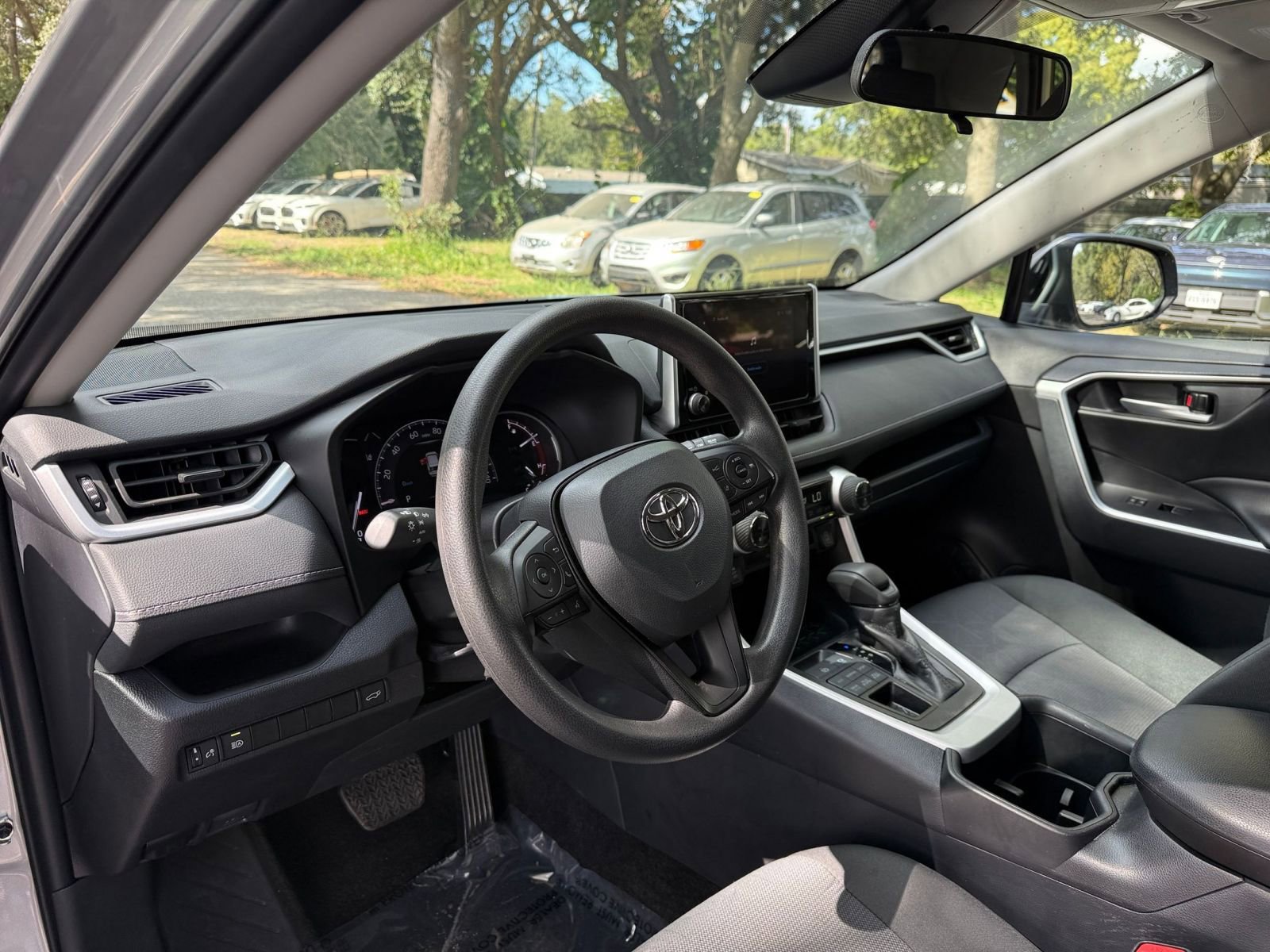 Thumbnail: 2025 Toyota RAV4 - 28