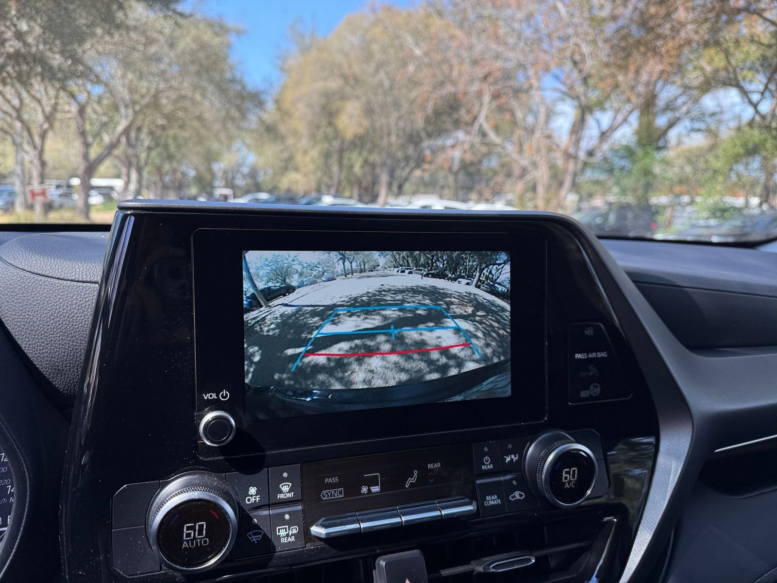 Thumbnail: 2025 Toyota Highlander - 22