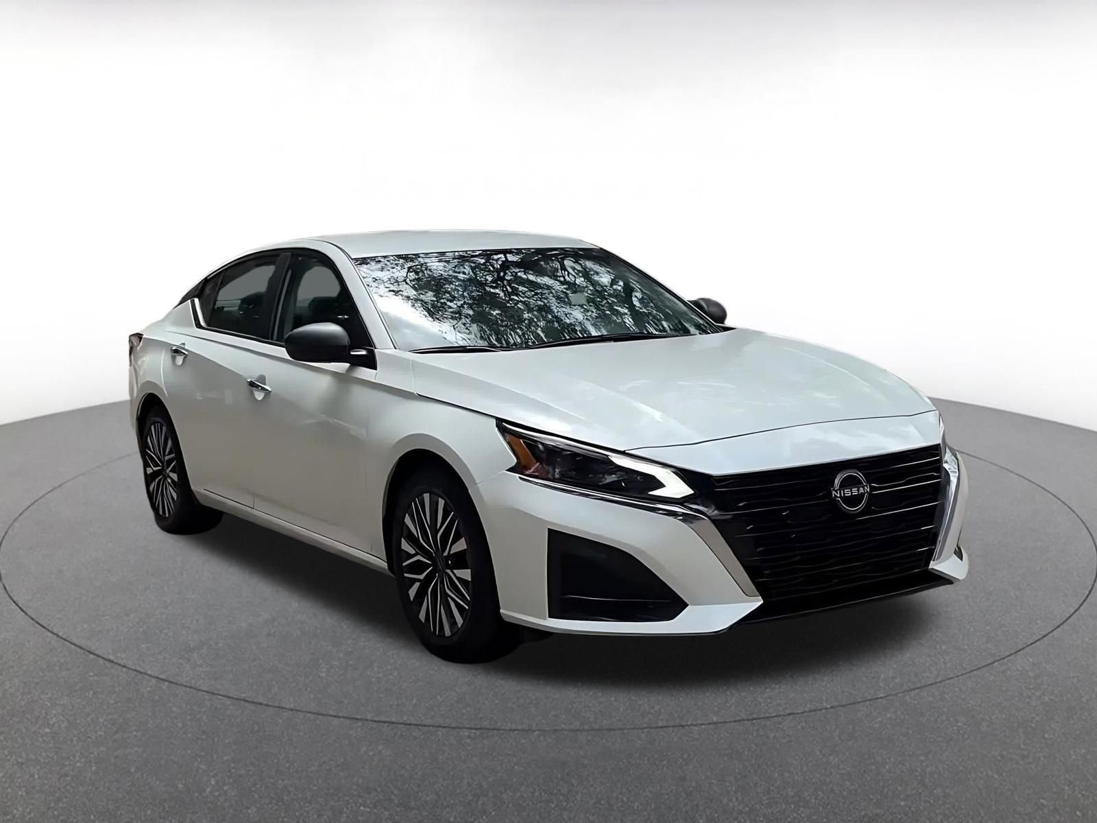 Thumbnail: 2025 Nissan Altima - 3