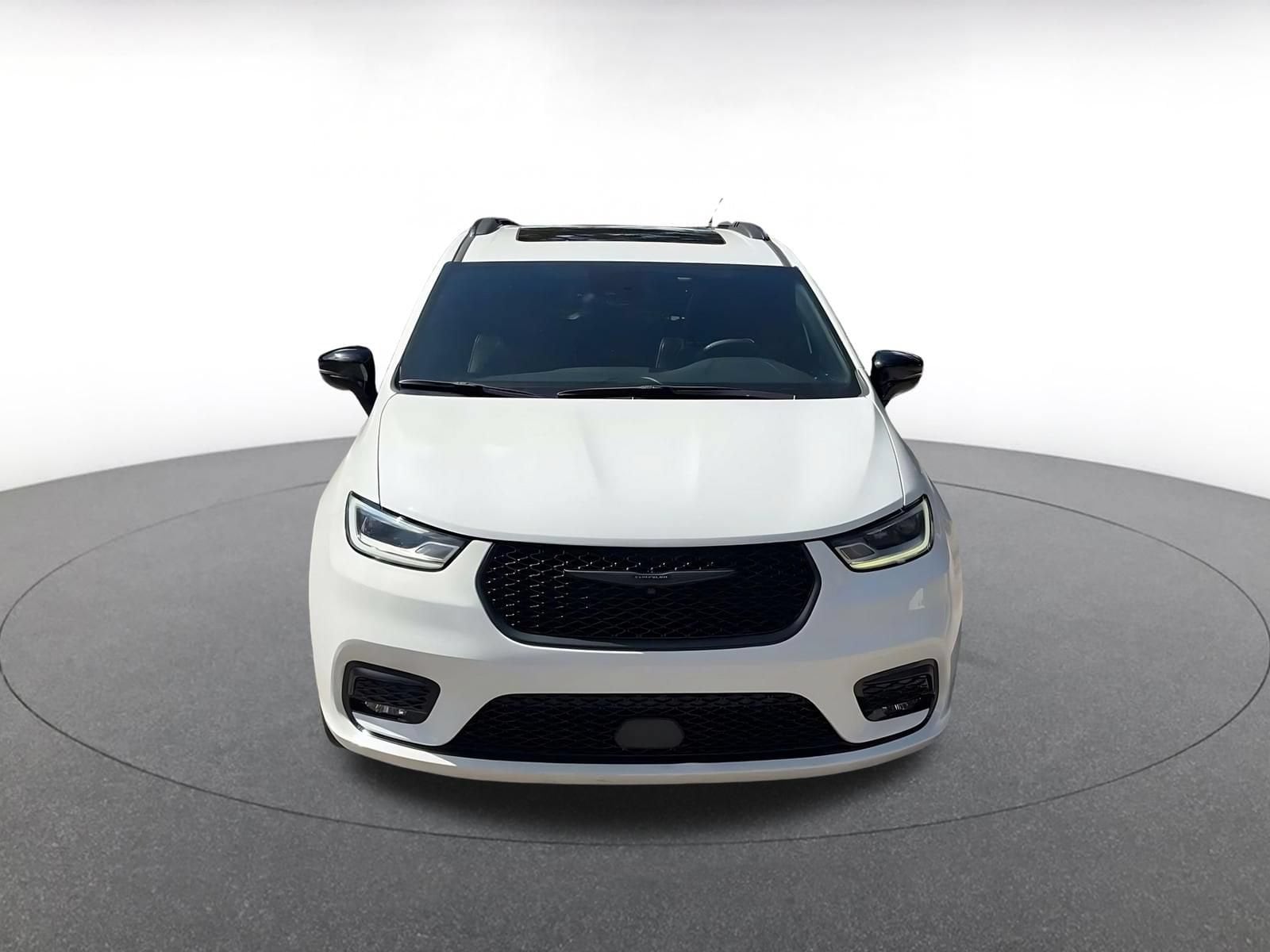 Thumbnail: 2025 Chrysler Pacifica - 4
